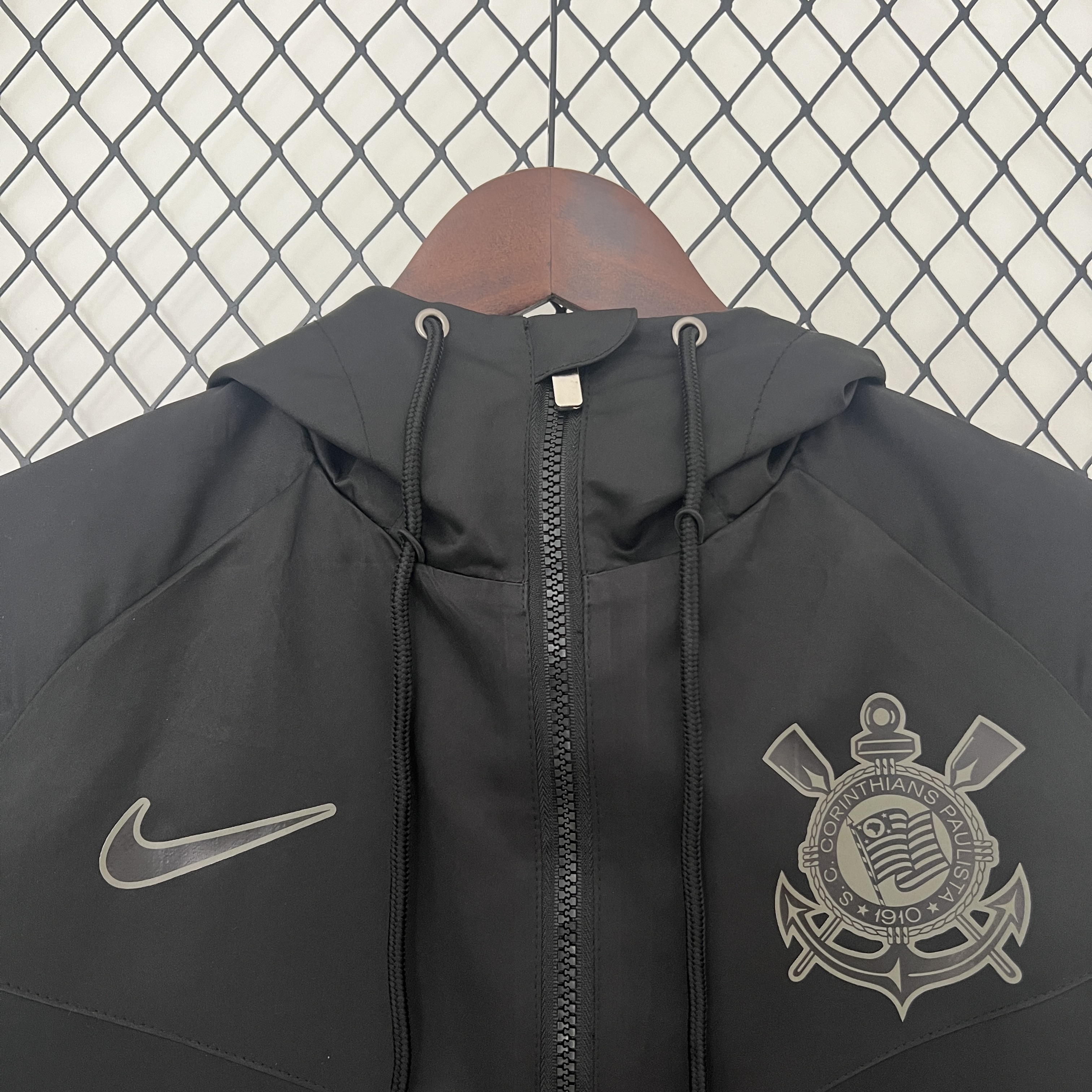 Corinthians 24/25  Windbreaker Black