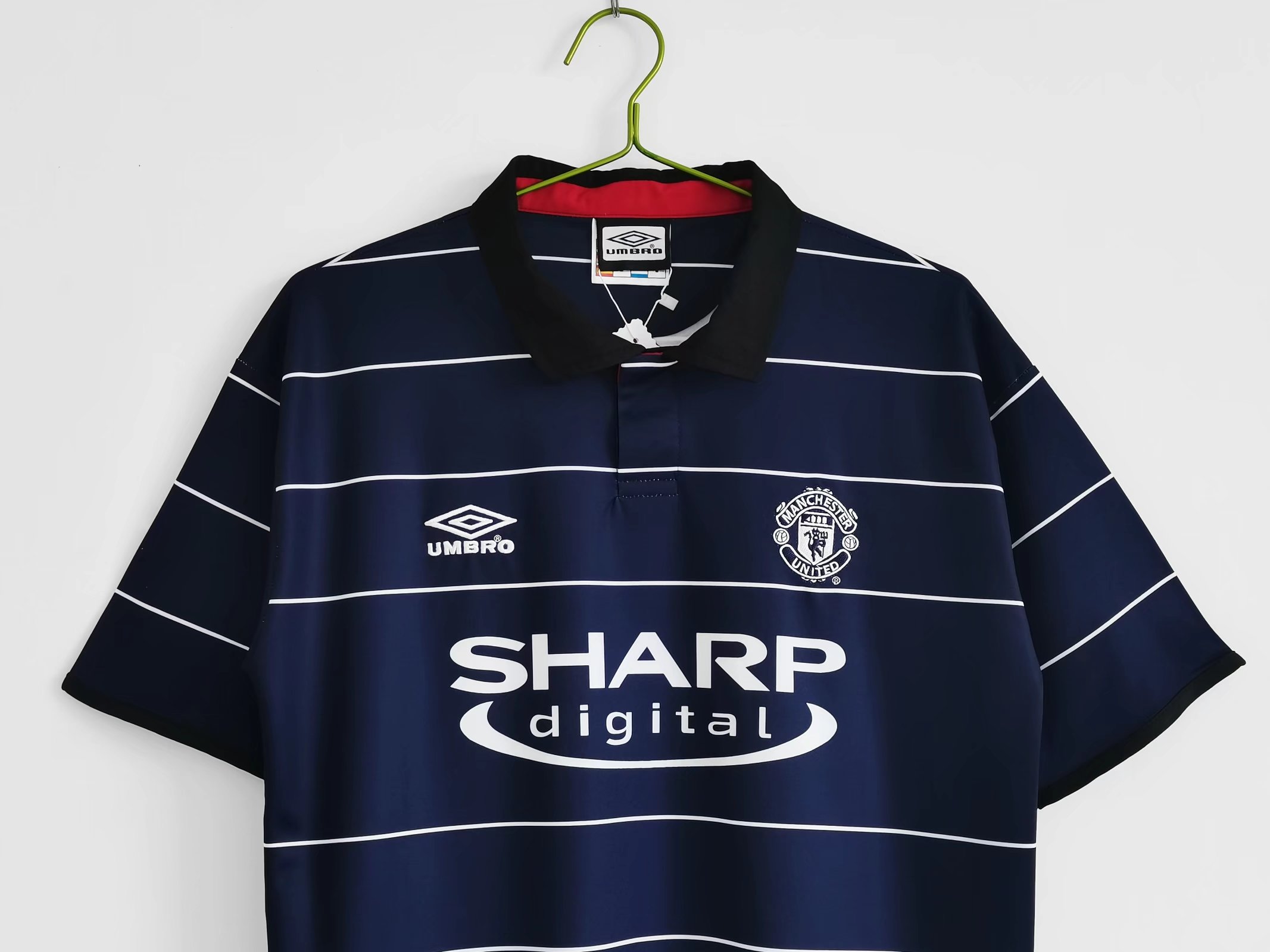 Retro Manchester United 1999 Away