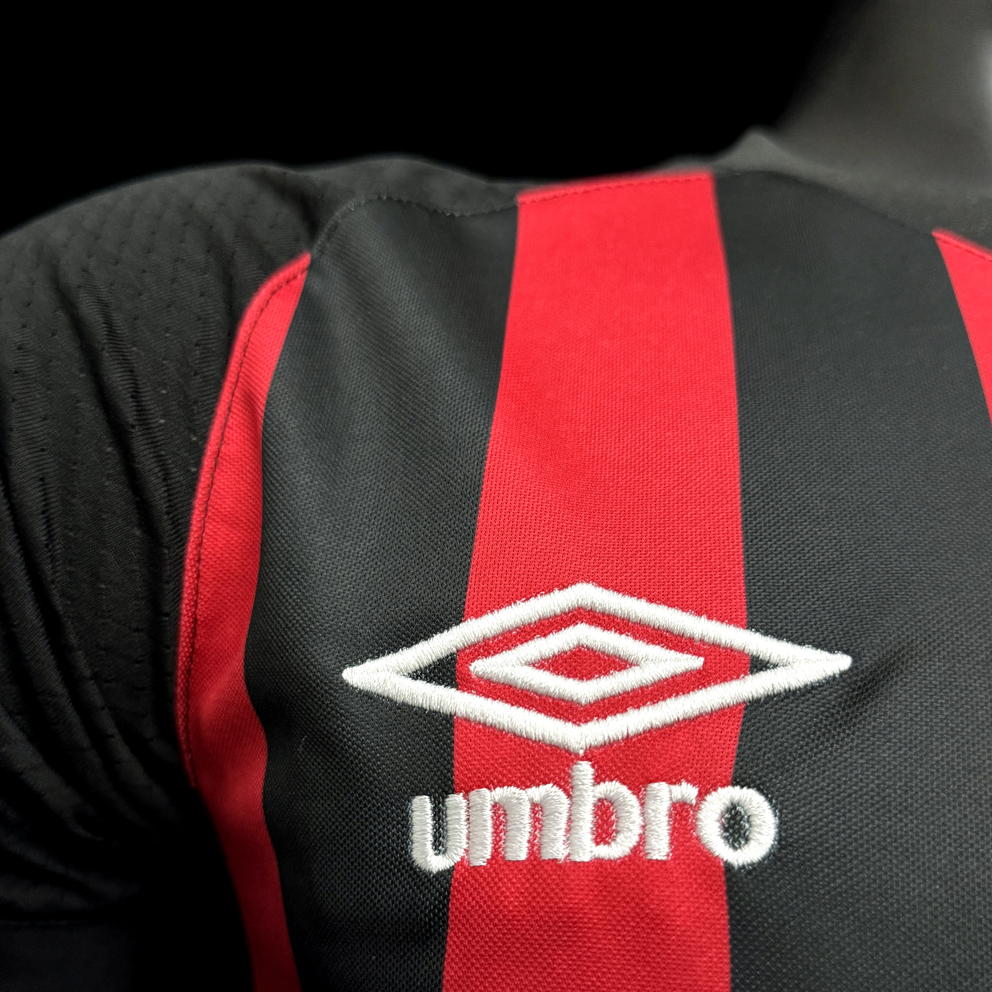 Retro  2018 Athletico Paranaense Home Masculino