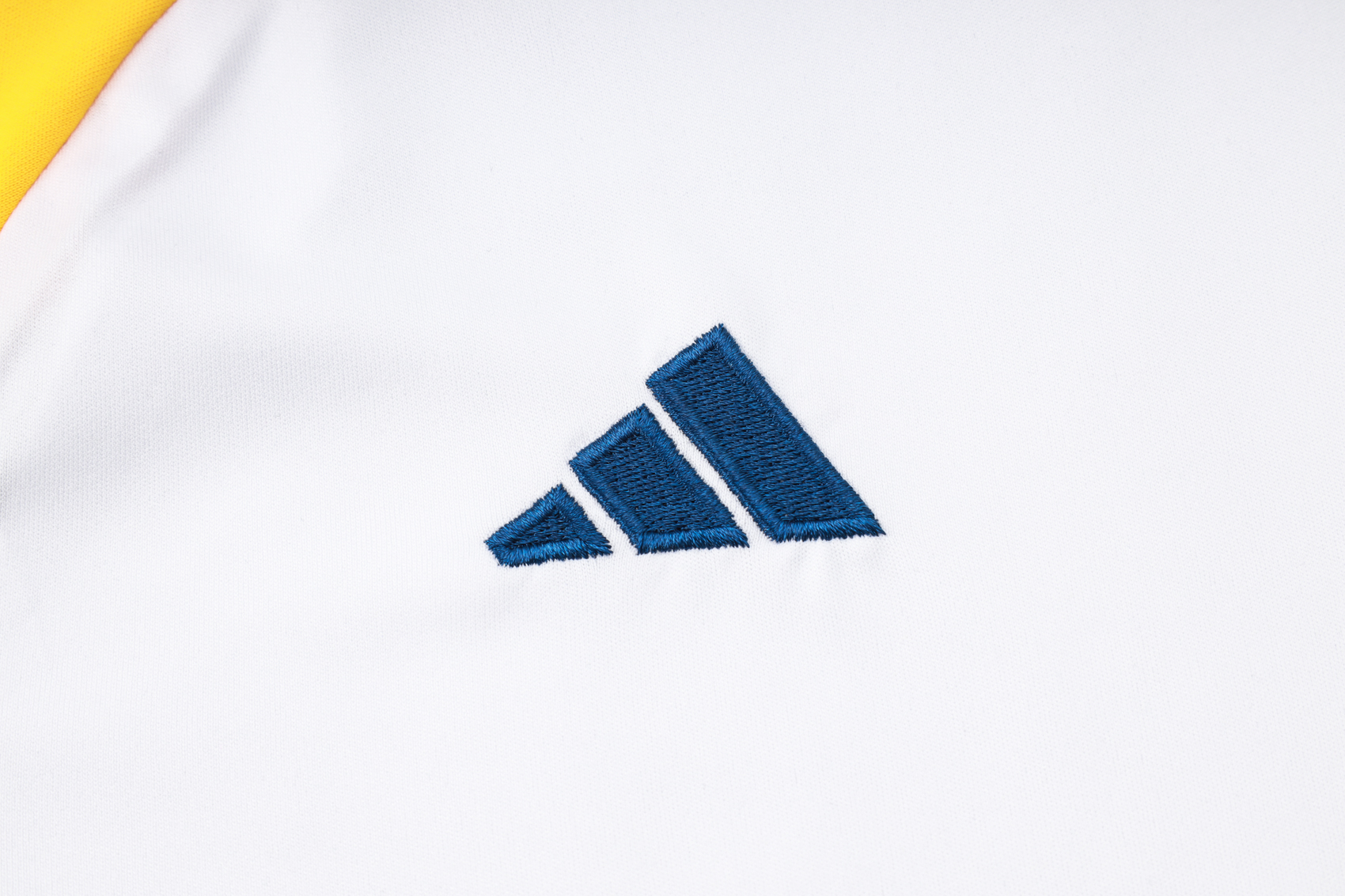 Real Mαdrid 2425 short sleeve white training shirt (with cropped trousers)