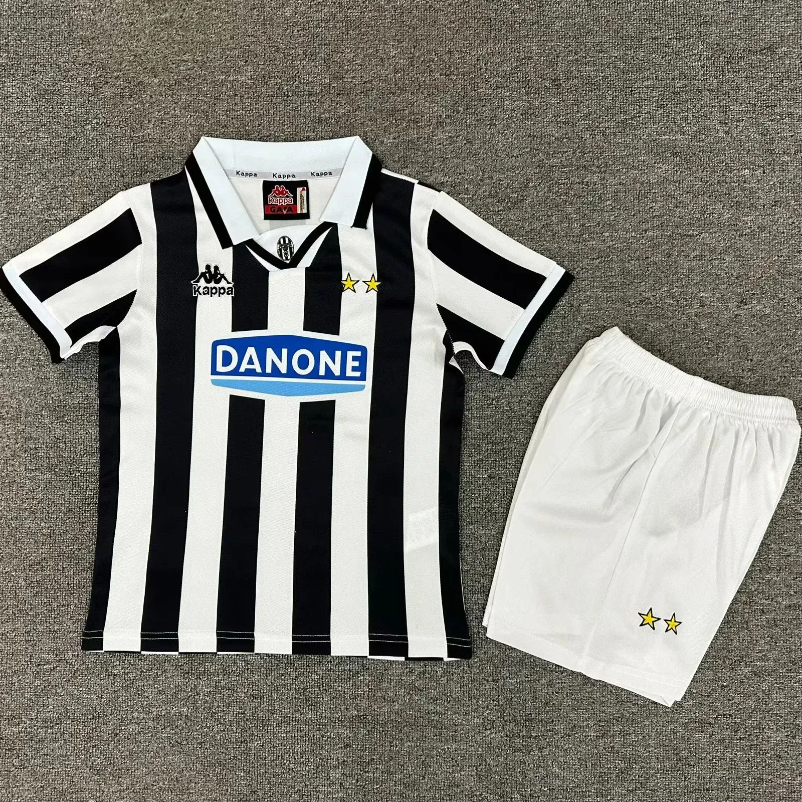 Kids Retro Juventus 1994/95 Home Kit
