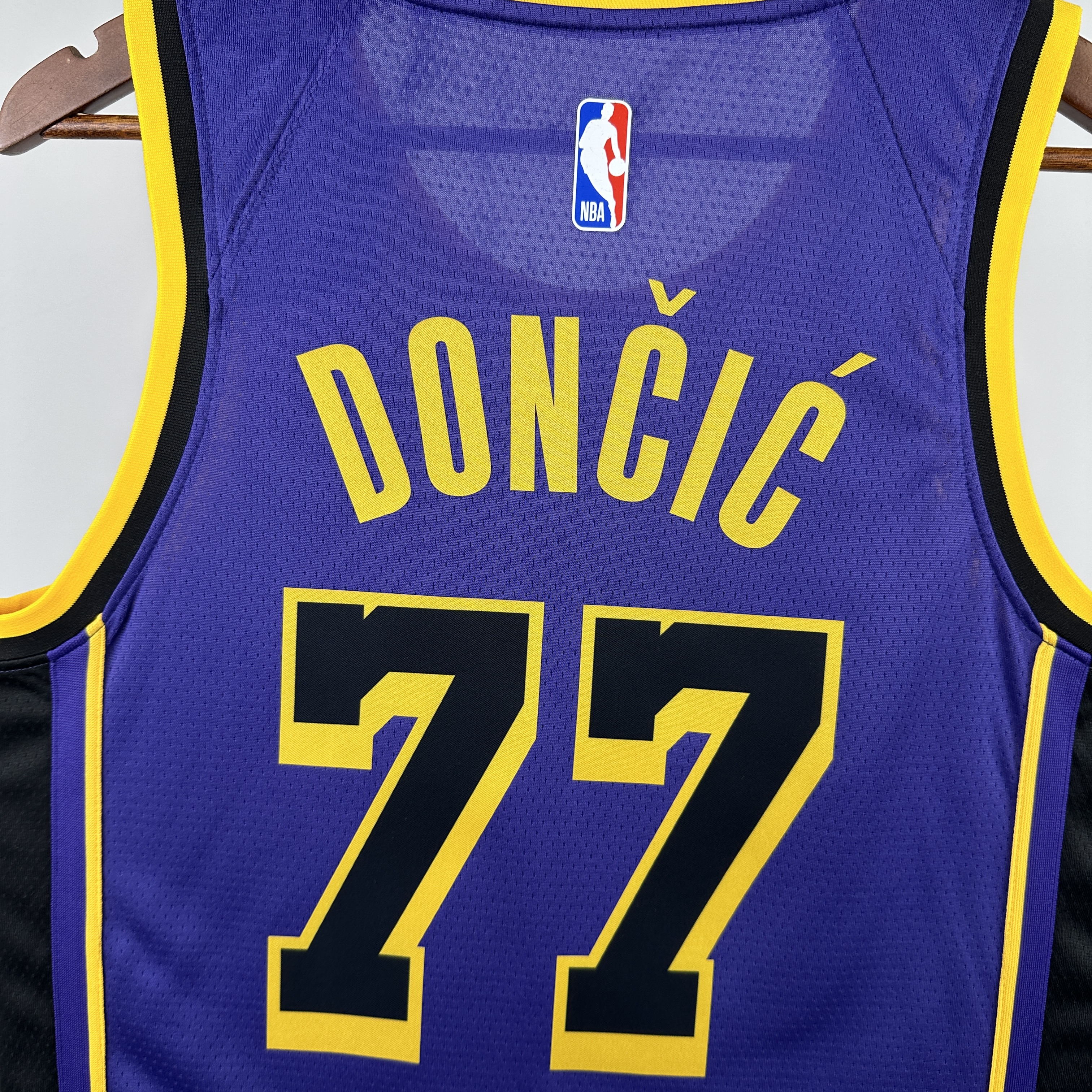 23 Season Lakers Flyer No. 77 Dončić