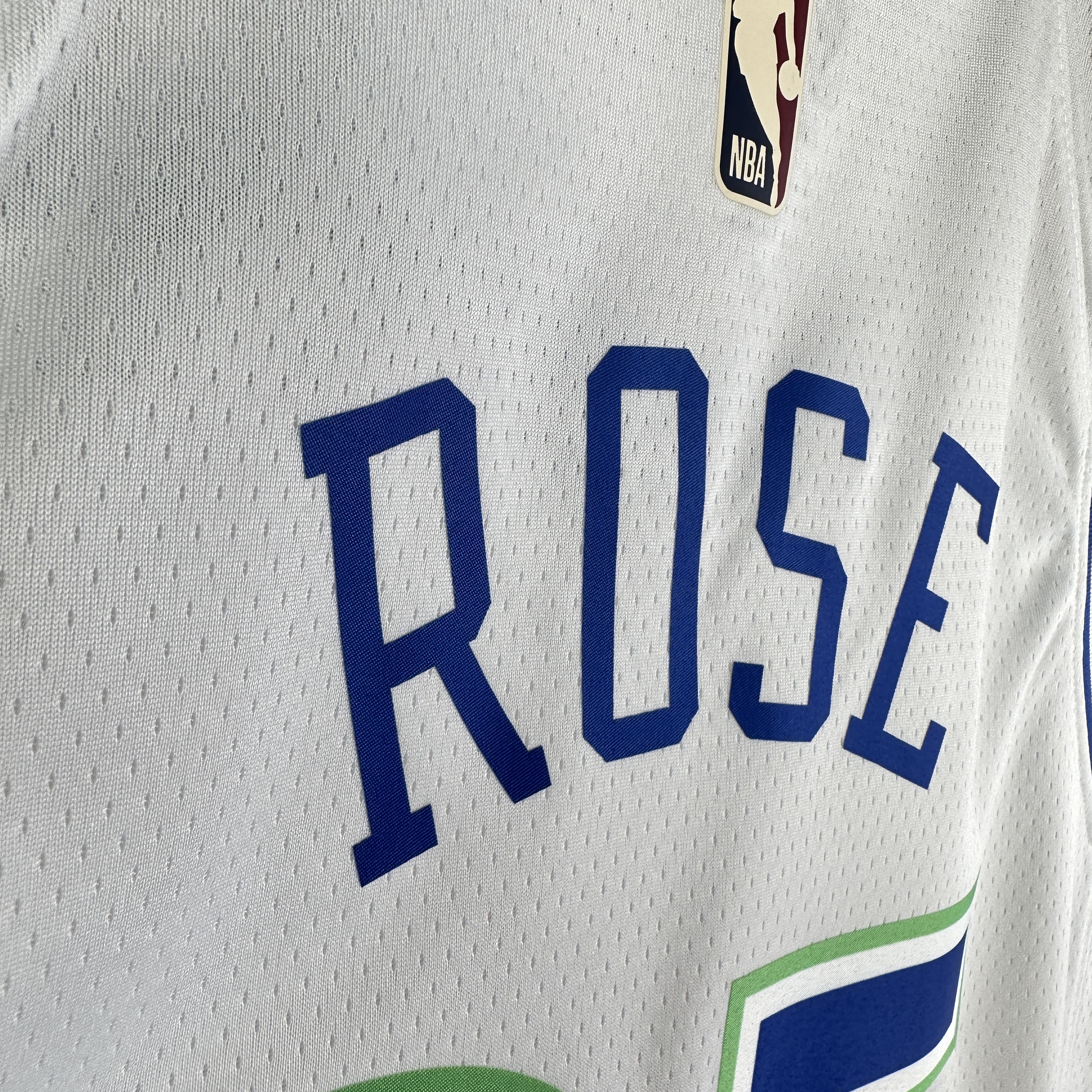 24 SEASON MINNESOTA TIMBERWOLVES WHITE  NO.25 ROSE
