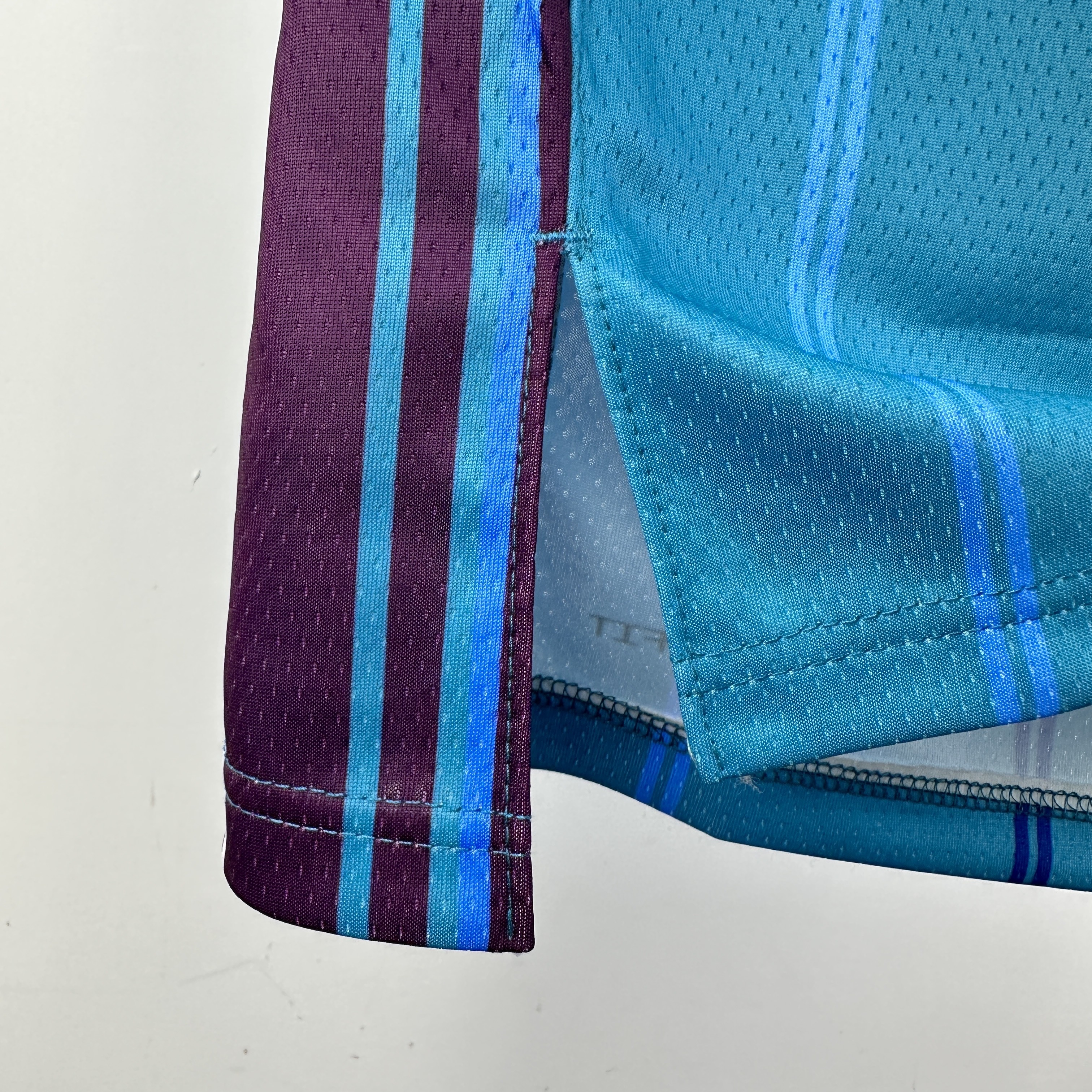 24 Season Hornets Blue Edition No.1 Ball