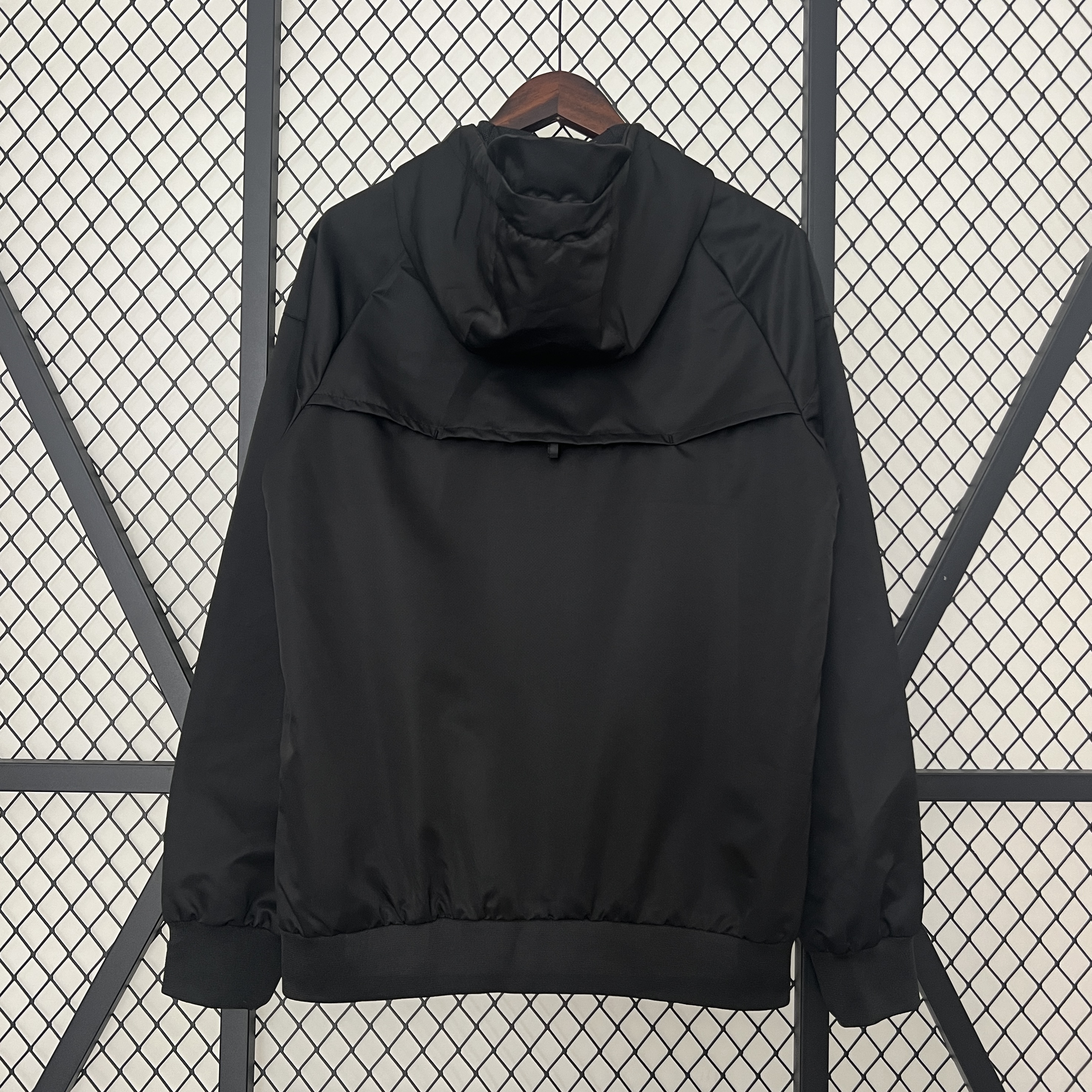 Corinthians 24/25  Windbreaker Black