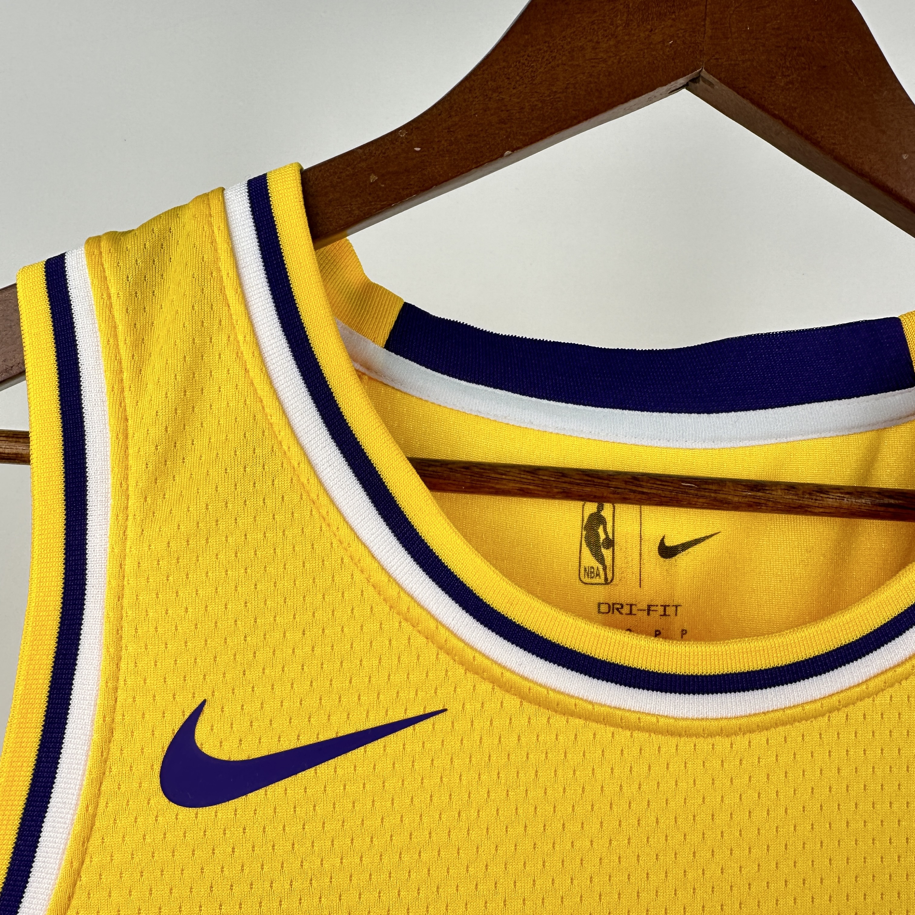 23 Season Lakers Yellow No. 77 Dončić