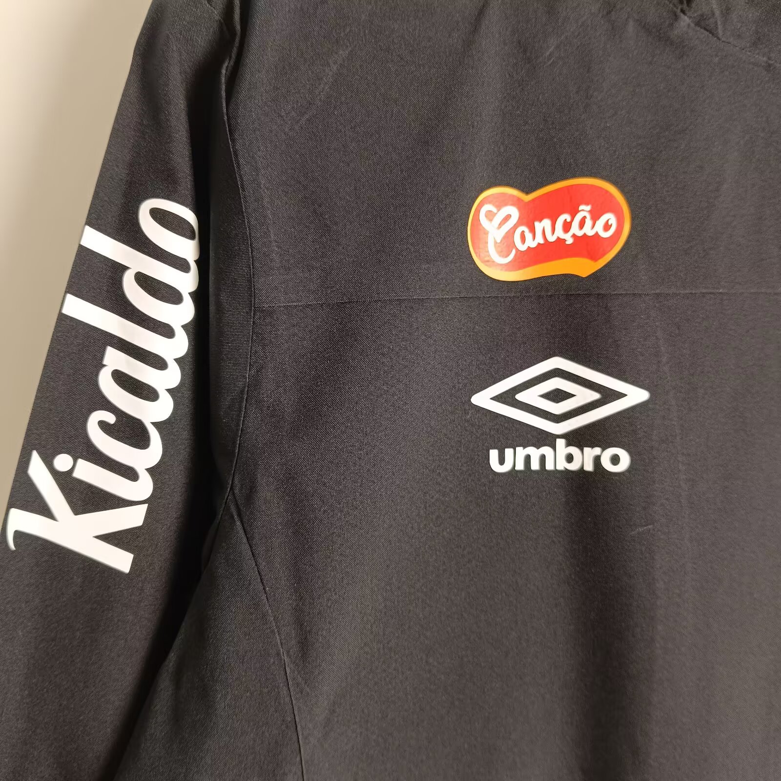 Santos Black windbreaker