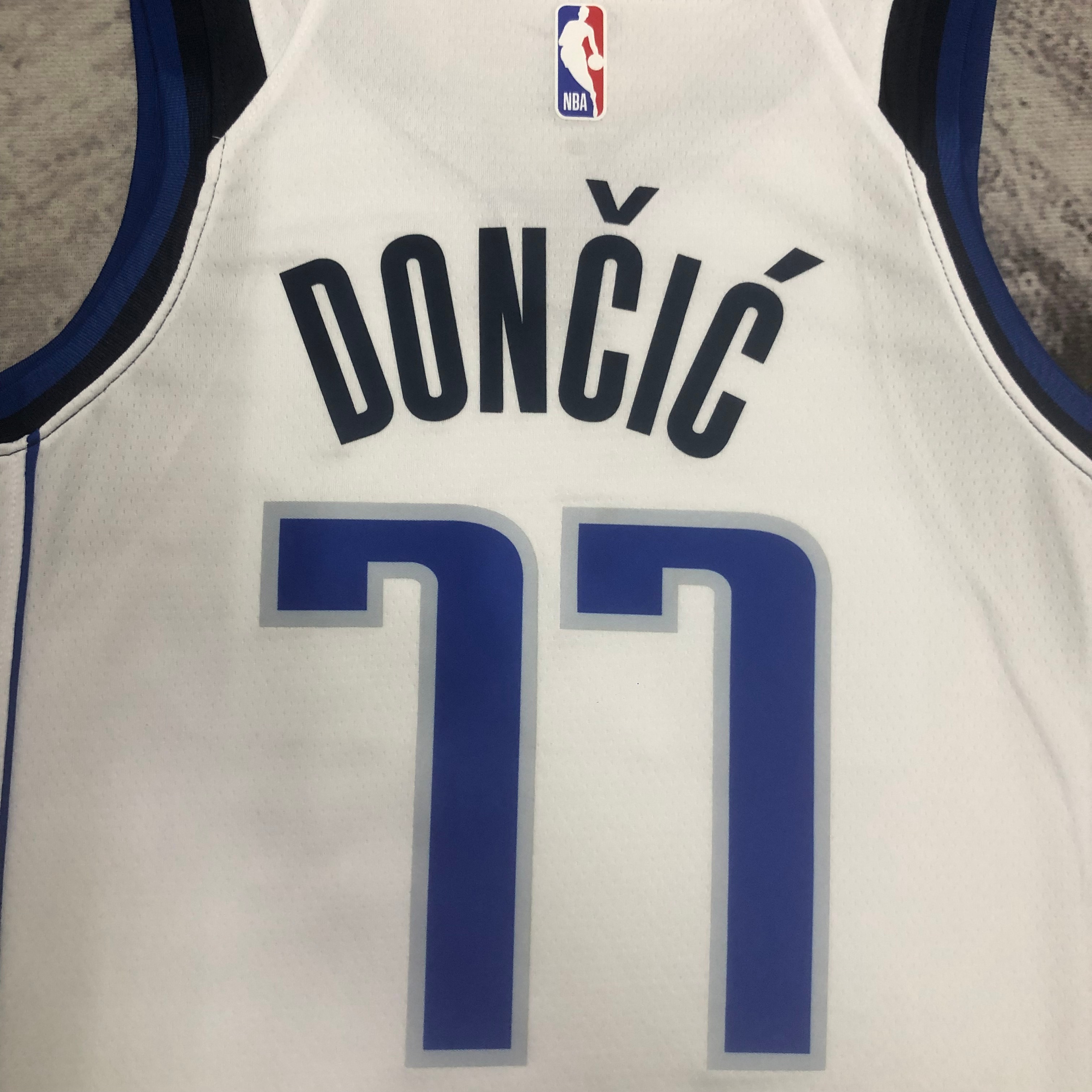 23 Season Mavericks White No. 77 Dončić