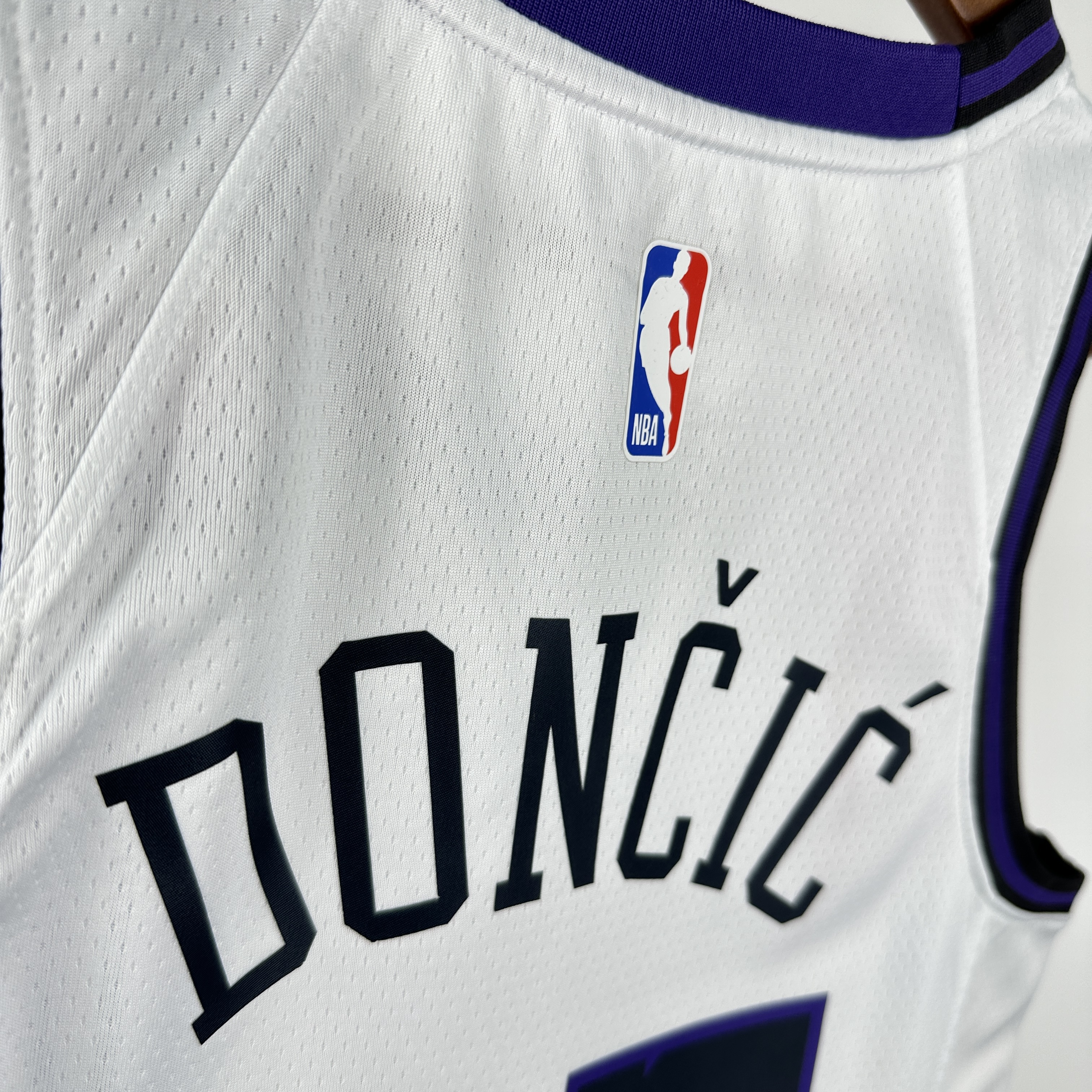 23 Season Lakers City Edition No.77 Dončić