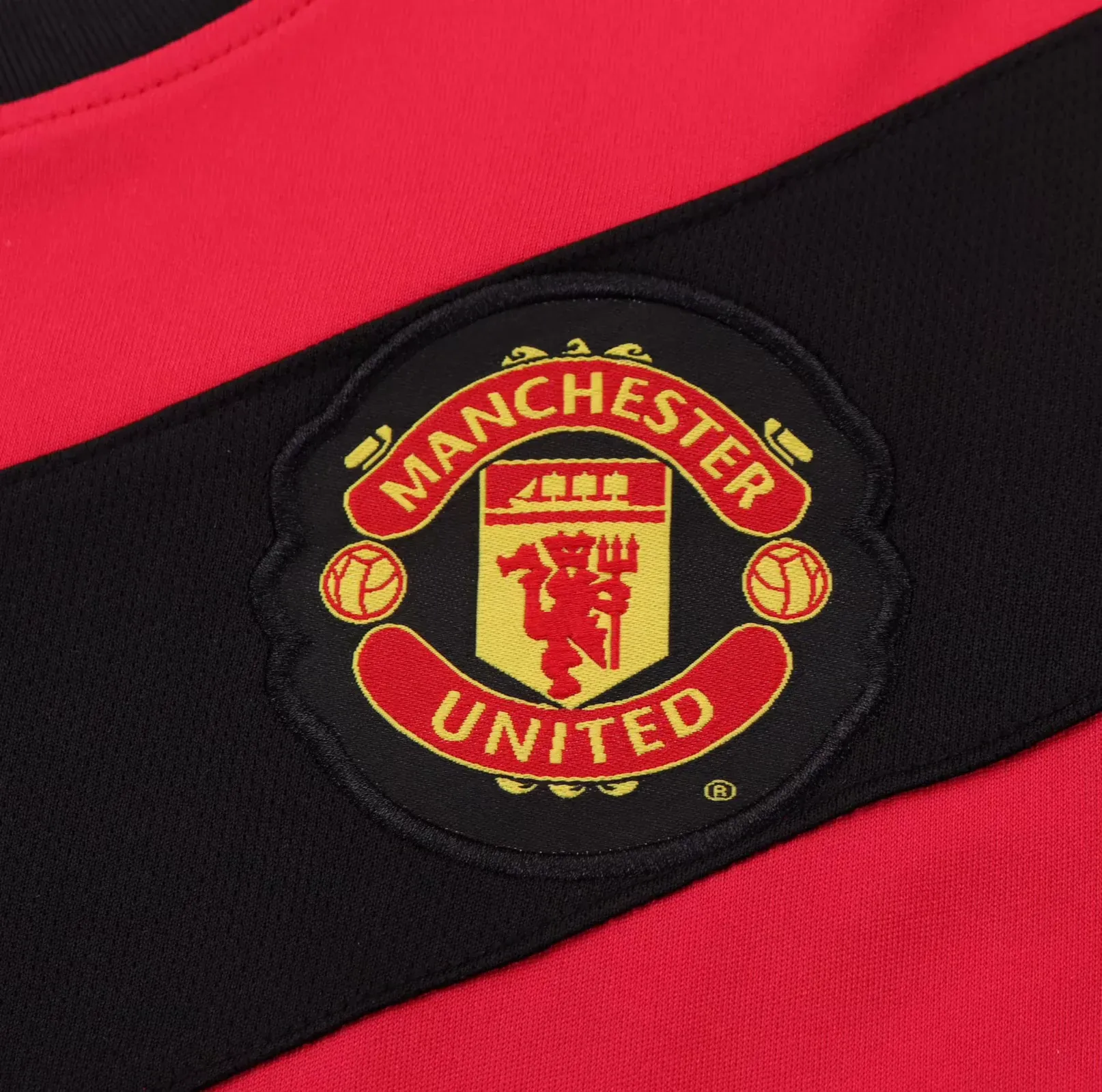 Kids Retro Manchester United 2010/11 Home Kit 16-28