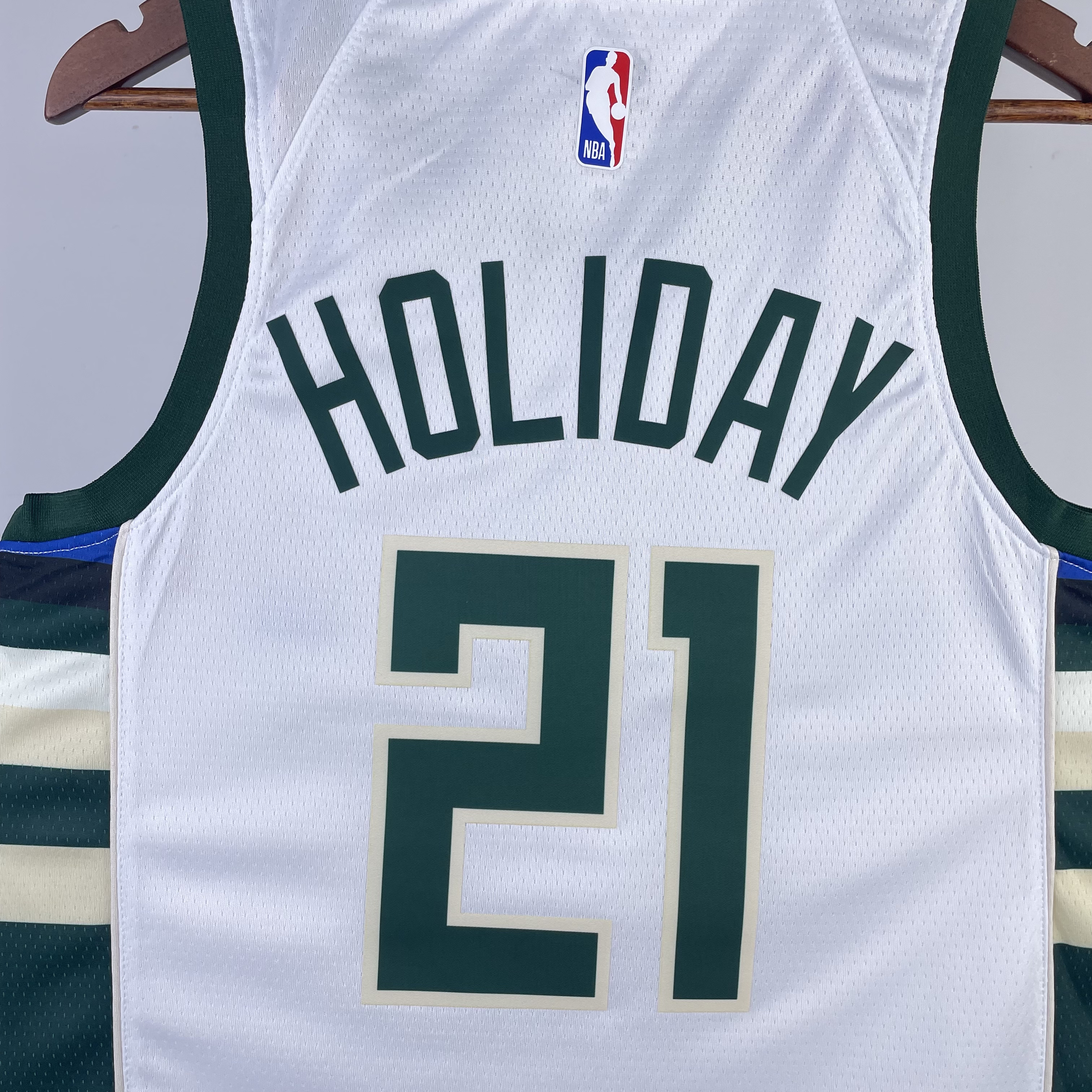 23 Season Milwaukee Bucks Home Version  No.21