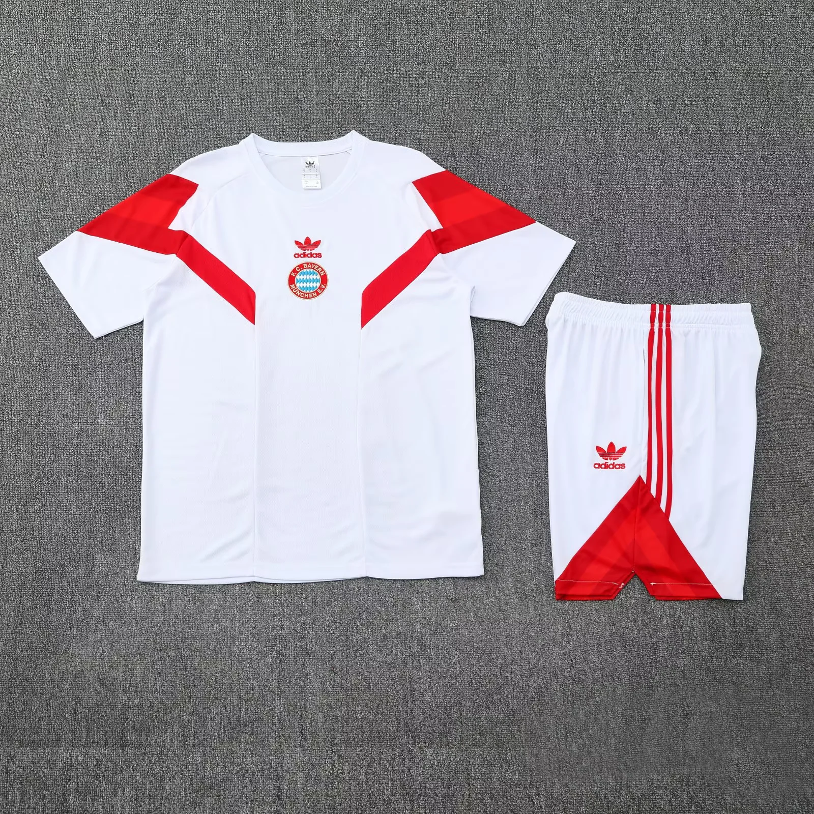 Bayern München 25/26 Short Sleeves Training suit White