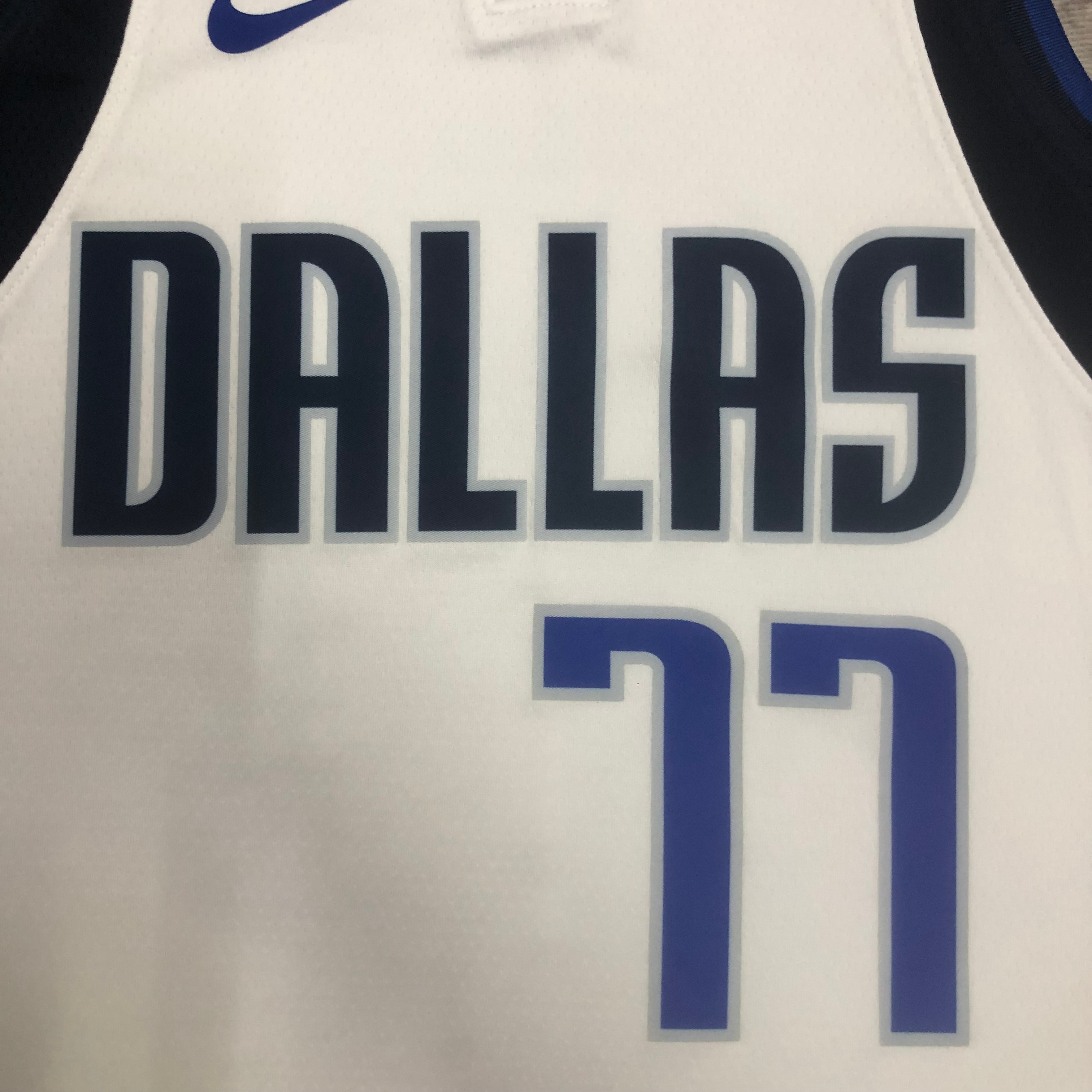 23 Season Mavericks White No. 77 Dončić