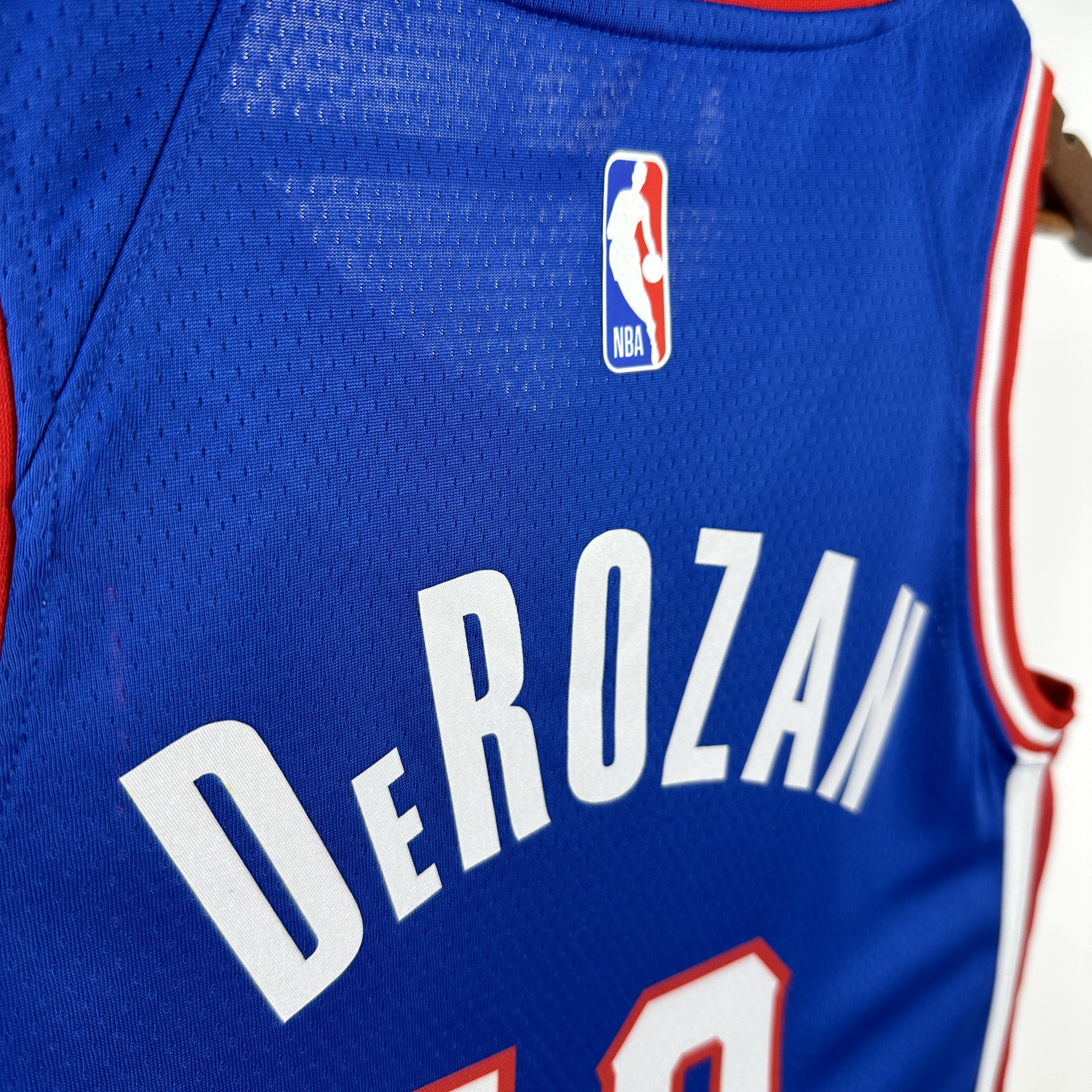 25 SEASON SACRAMENTO KINGS CITY  #10 DerROZAN