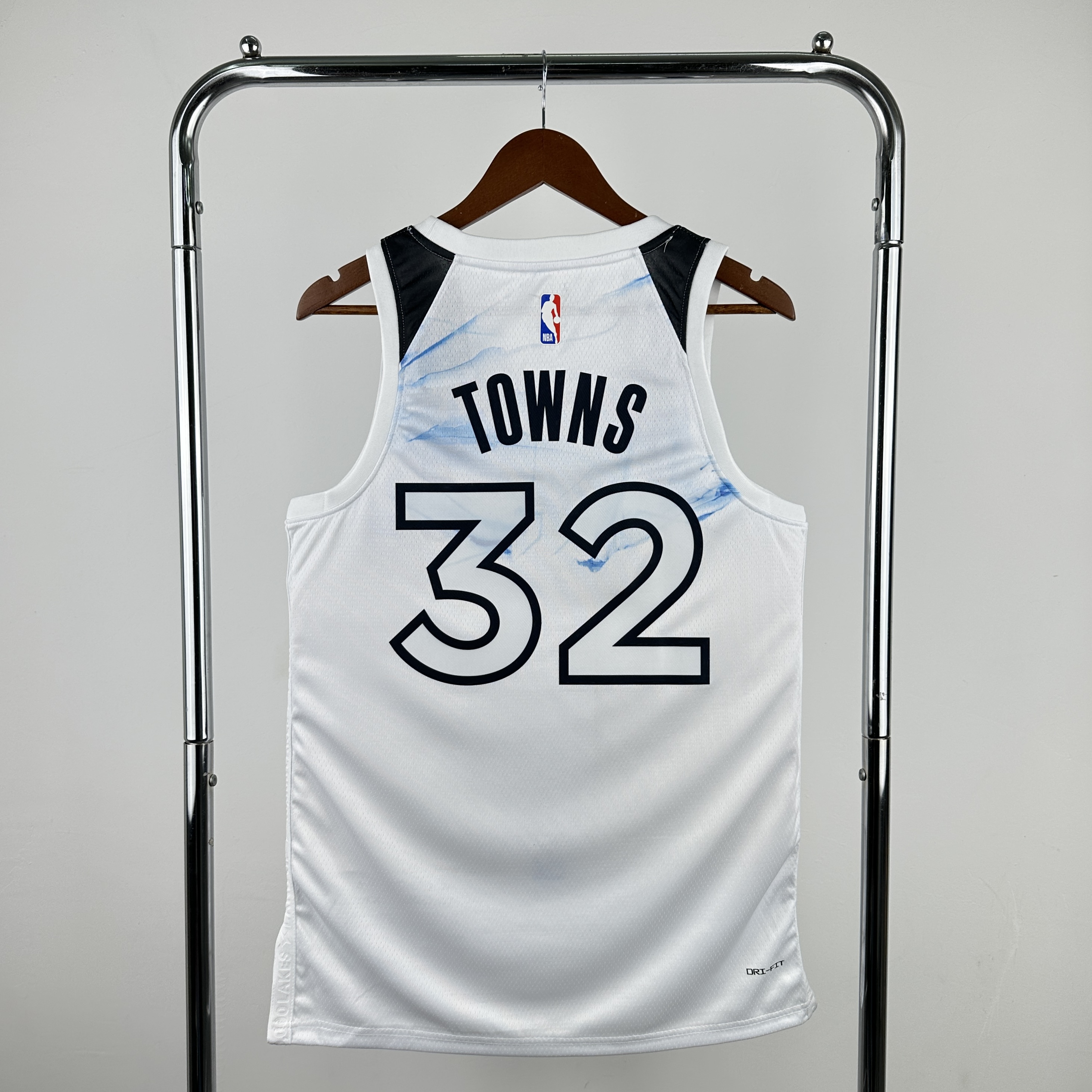 25 SEASON MINNESOTA TIMBERWOLVES CITY VERSION  NO.32
