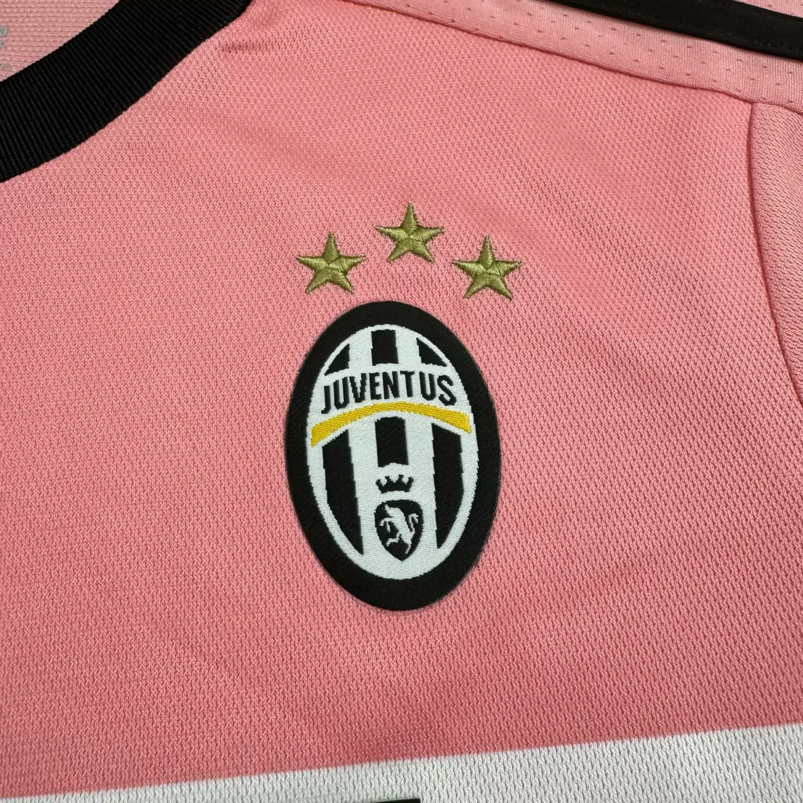 Kids Retro Juventus 15/16 Away Kit 16-28