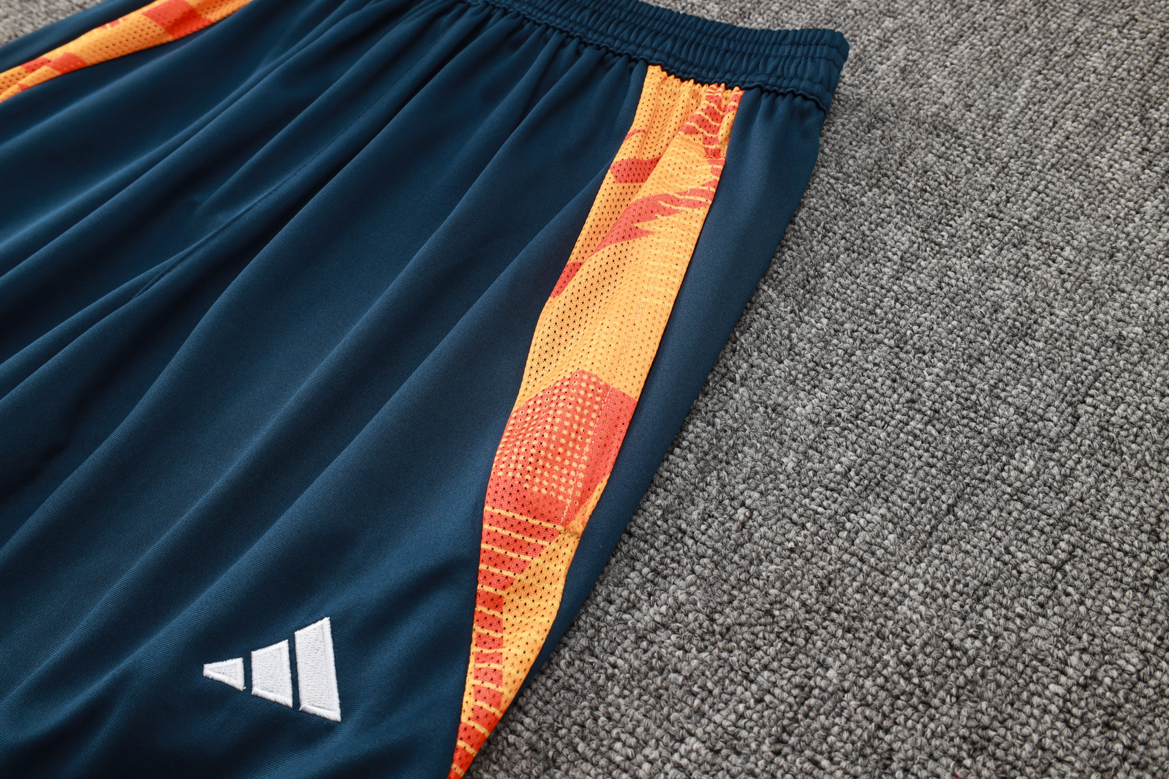 Real Mαdrid 2425 short sleeve white training shirt (with cropped trousers)