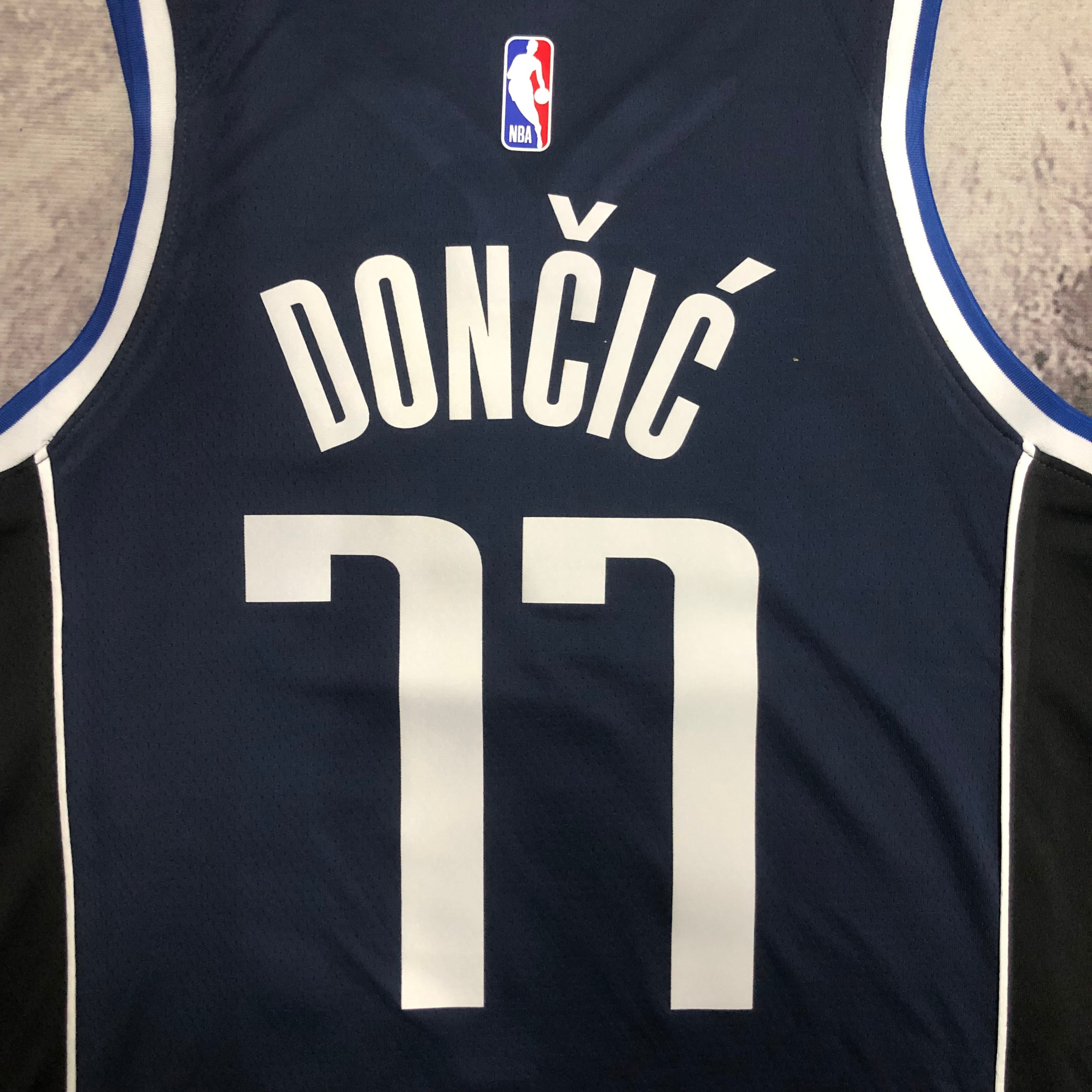 23 Season Mavericks Flyer Limited Edition No. 77 Dončić