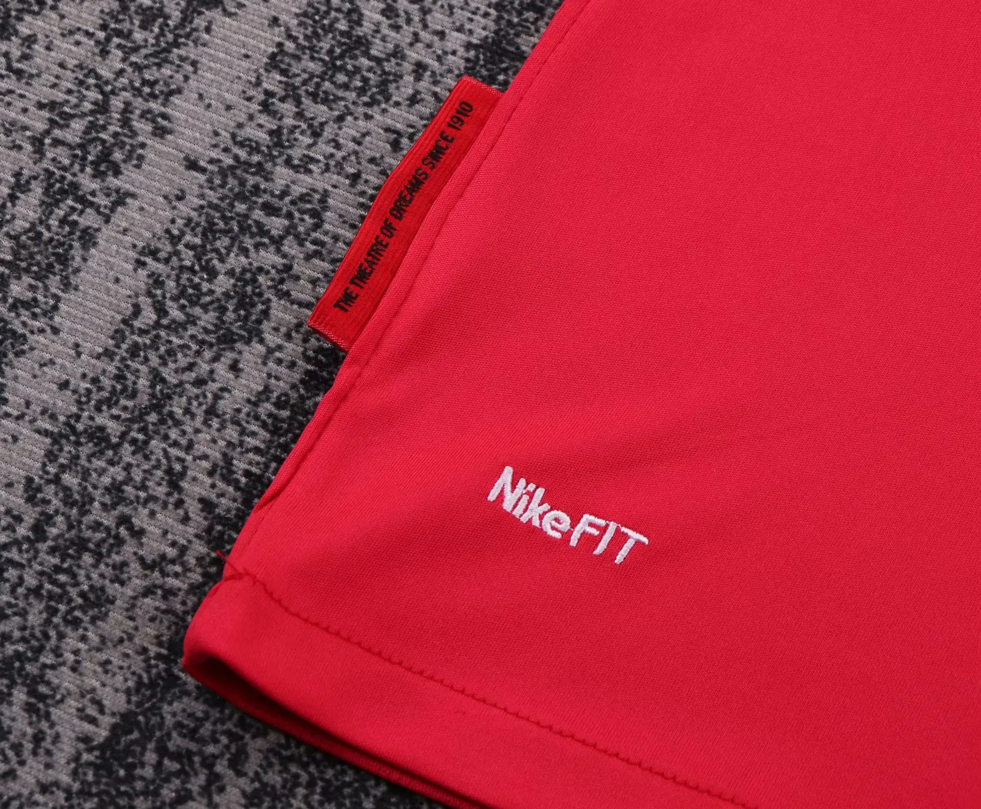 Kids Retro Manchester United 2010/11 Home Kit 16-28