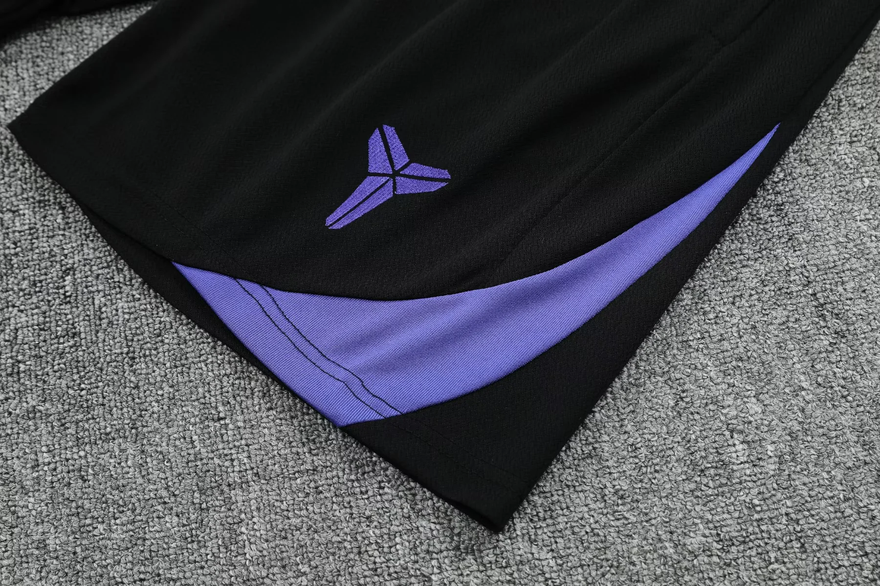 Barcelona Sleeveless training suit D25152