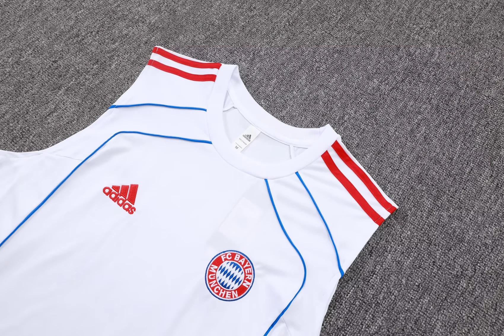 Bayern Sleevesless Training Suit D25104