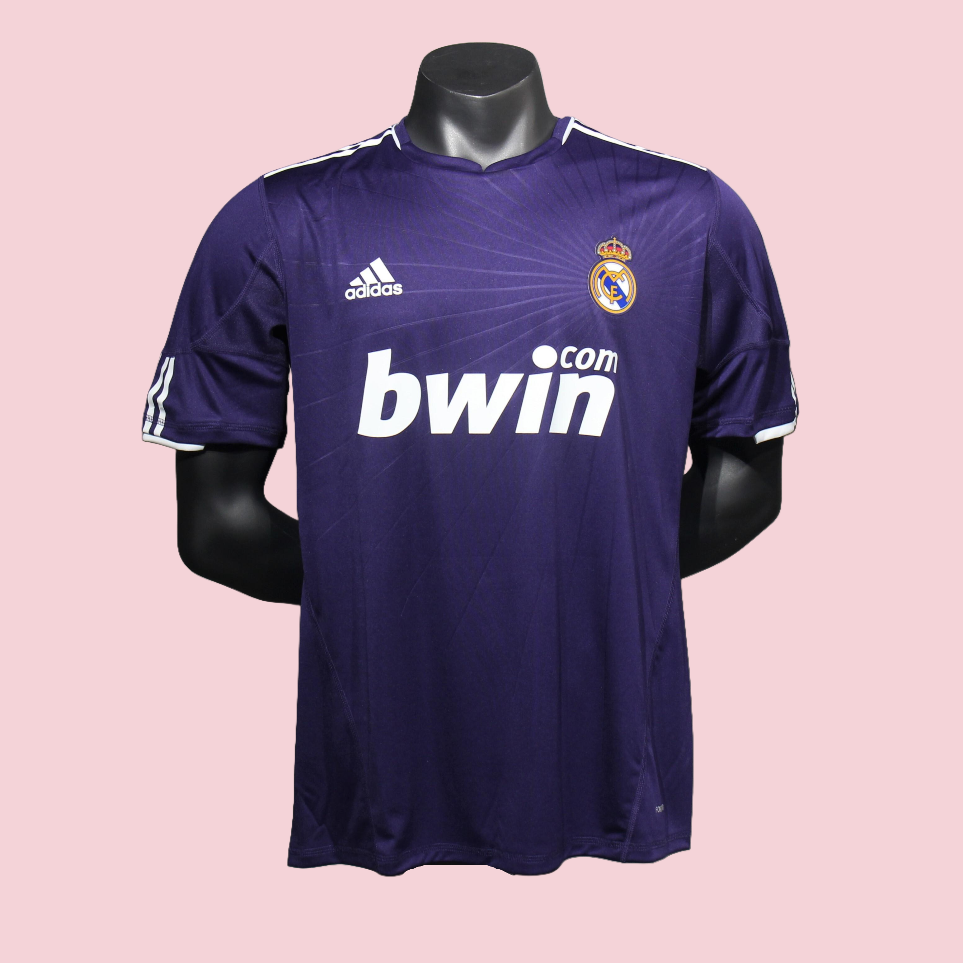 Player Version Retro Real Madrid 10/11 Third S-3XL
