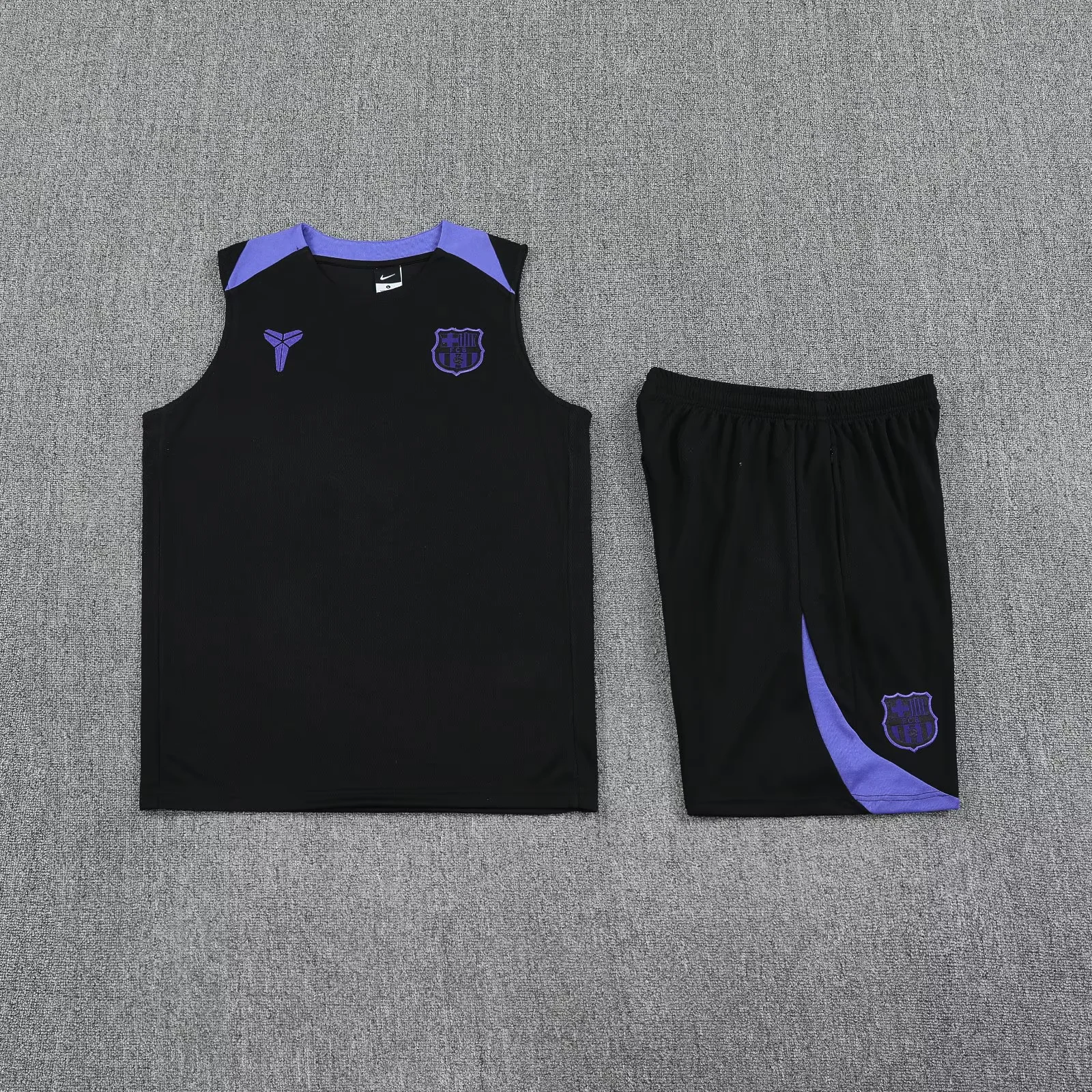 Barcelona Sleeveless training suit D25152