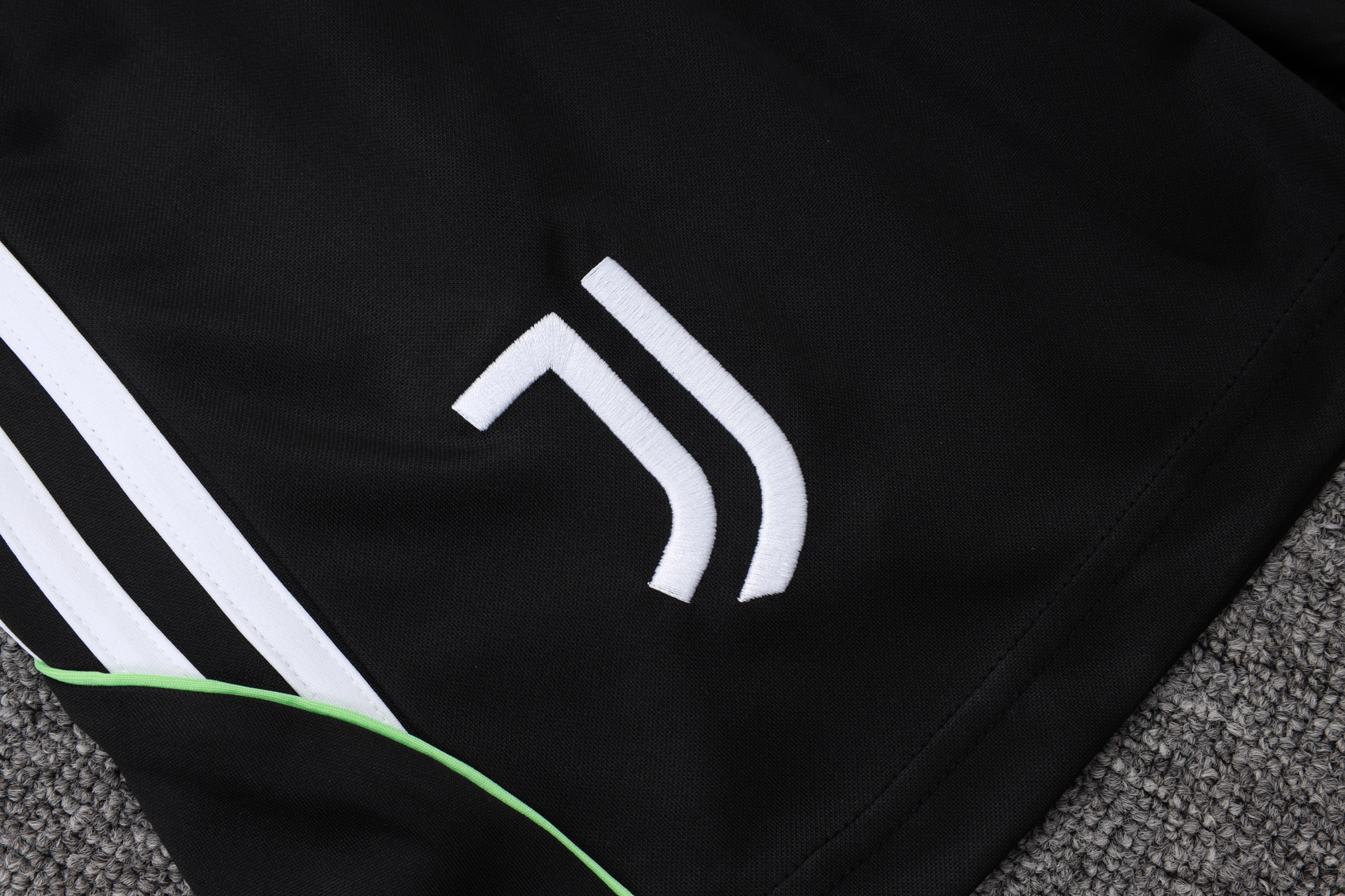 Juventus Sleevesless Training Suit D25109