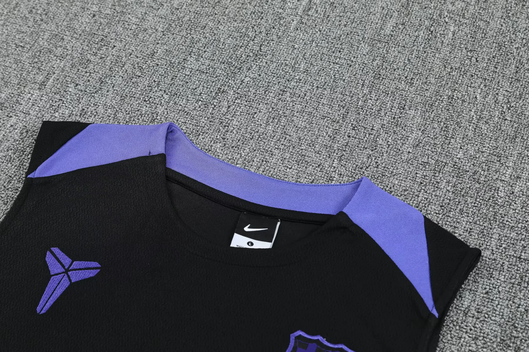 Barcelona Sleeveless training suit D25152