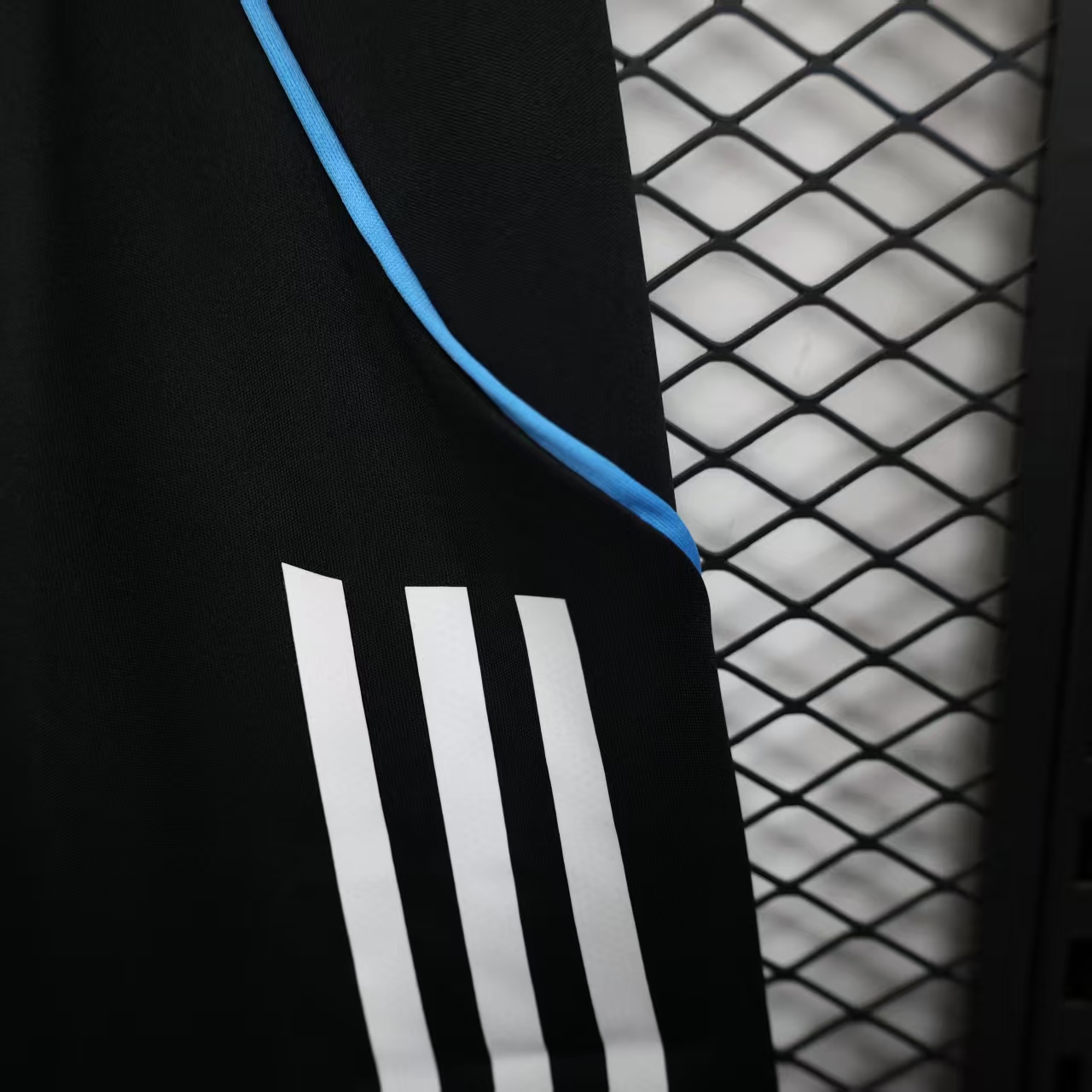 Player Version Shorts Newcastle 25/26 Home S-XXL