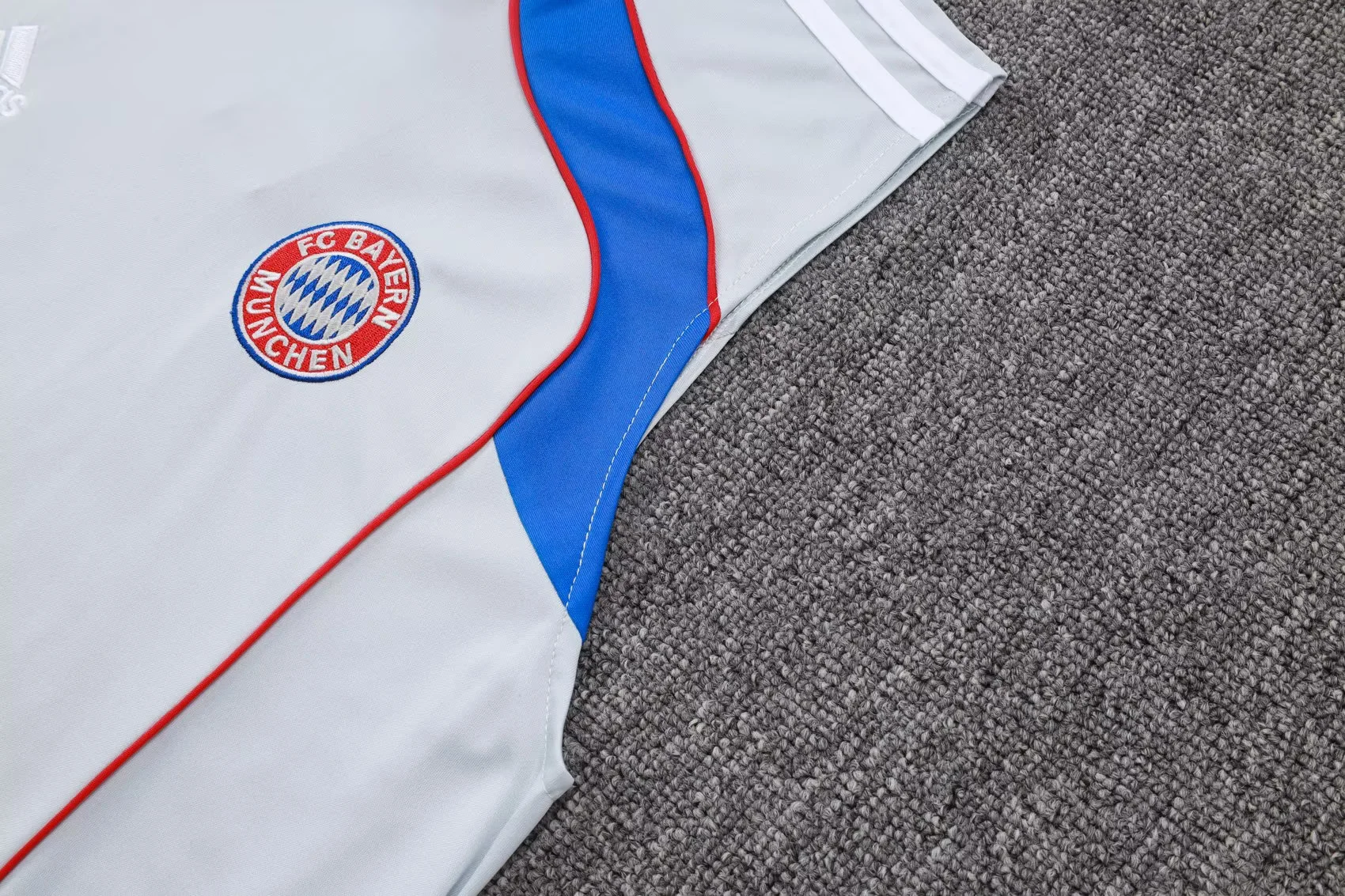 Bayern Sleevesless Training Suit D25114