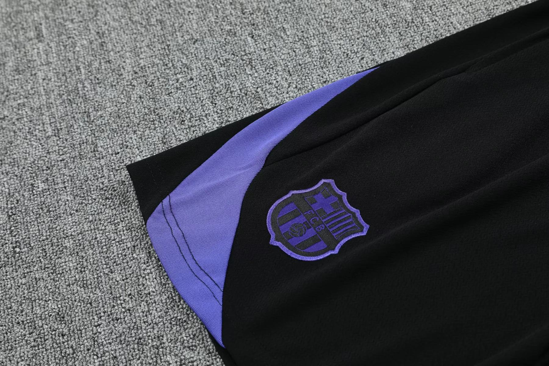 Barcelona Sleeveless training suit D25152