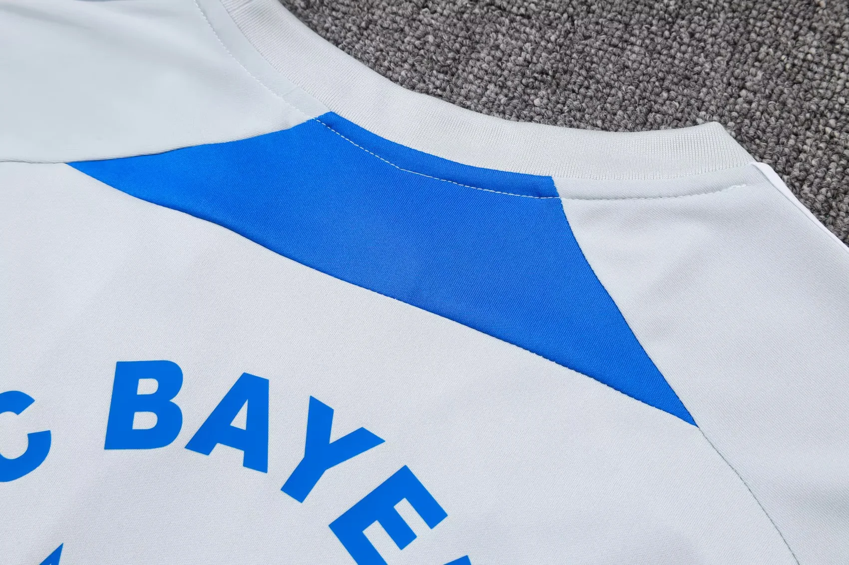 Bayern Sleevesless Training Suit D25114