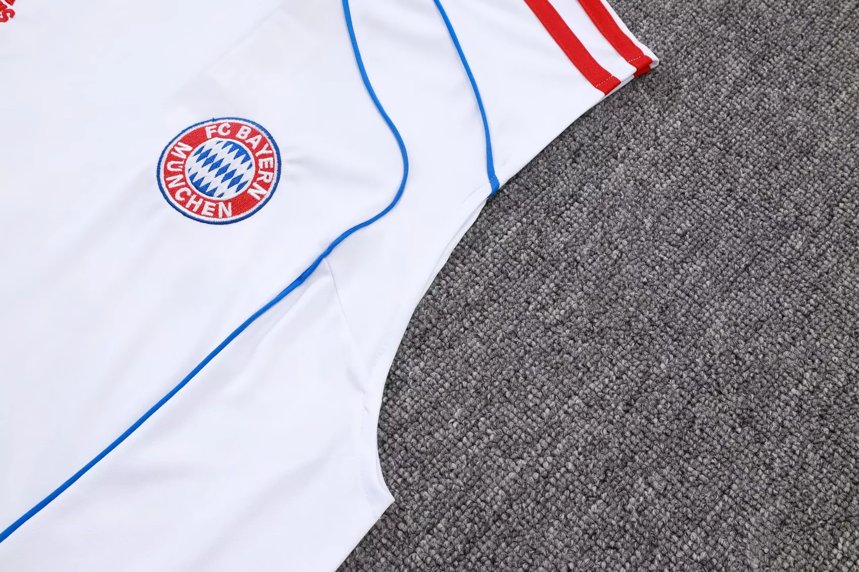 Bayern Sleevesless Training Suit D25104