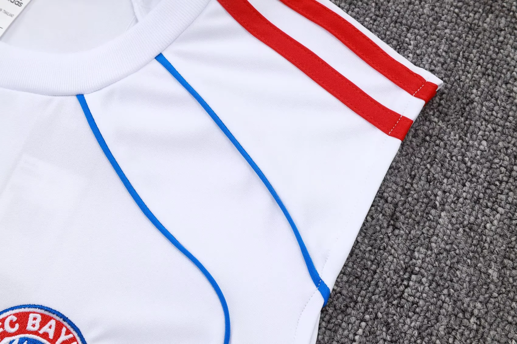 Bayern Sleevesless Training Suit D25104