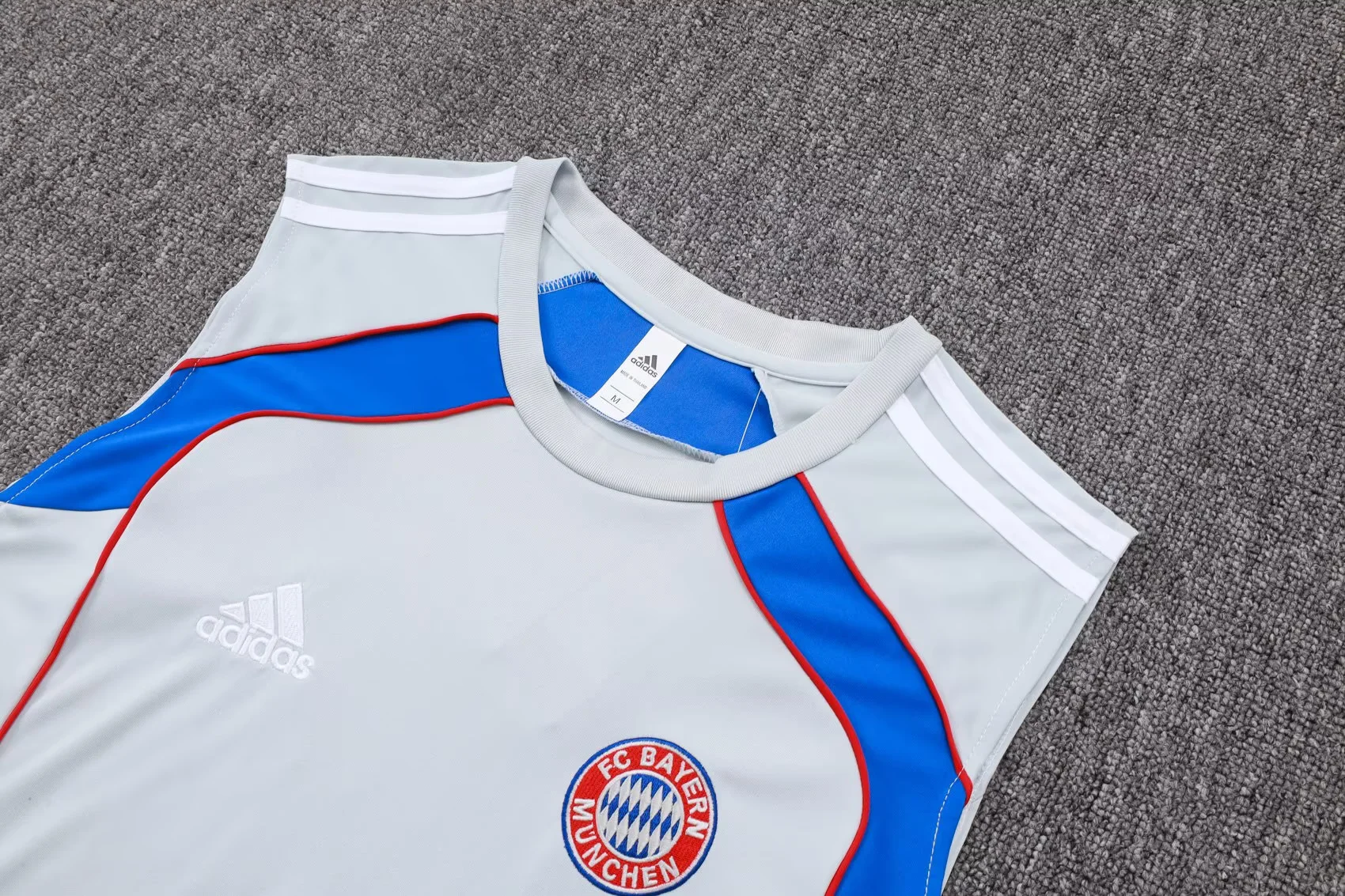 Bayern Sleevesless Training Suit D25114