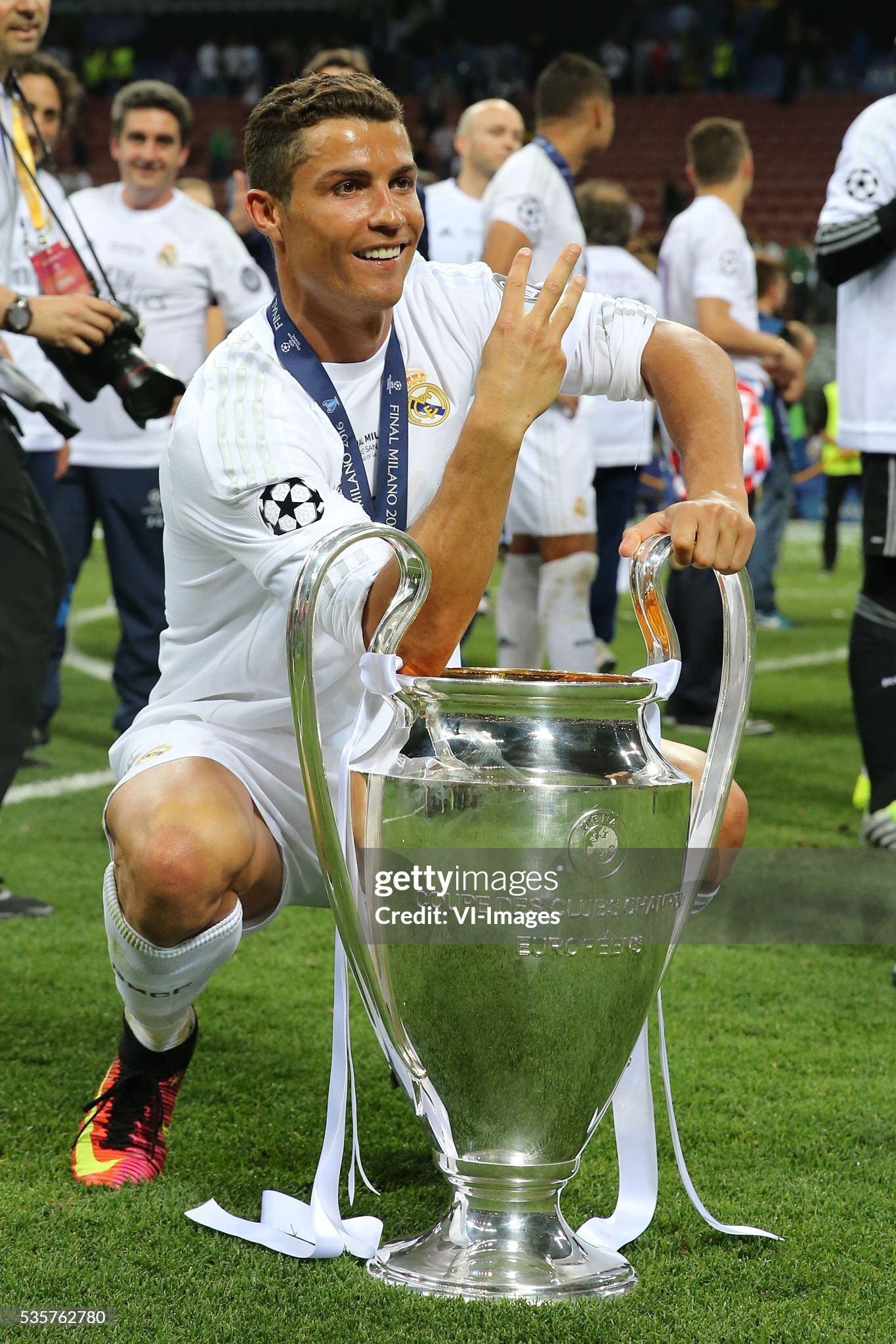 Player Version Retro Real Madrid 16/17 Home S-3XL