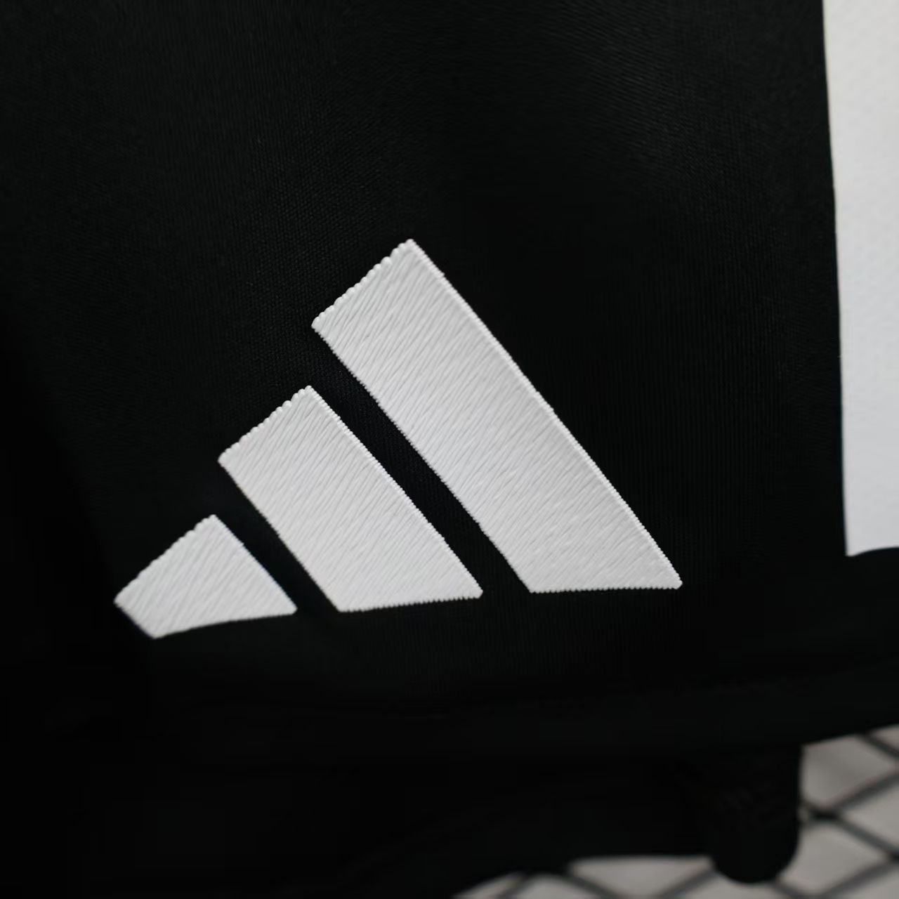 Player Version Shorts Newcastle 25/26 Home S-XXL