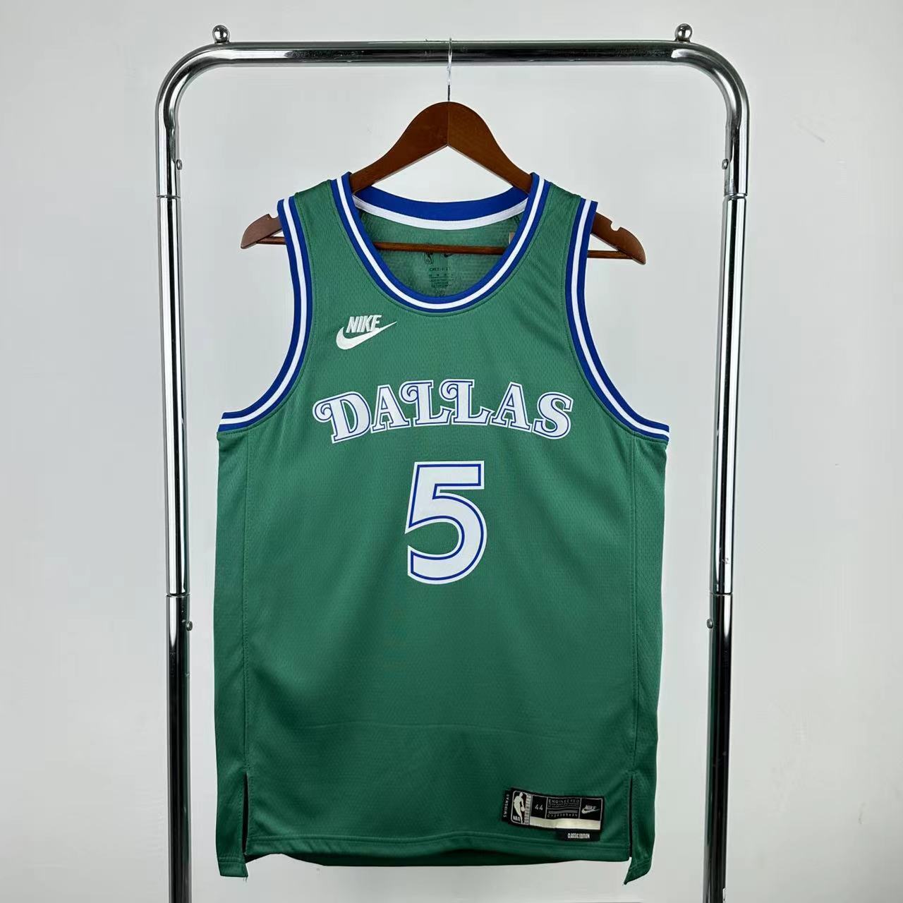 26 Season Mavericks Green #5 Russell
