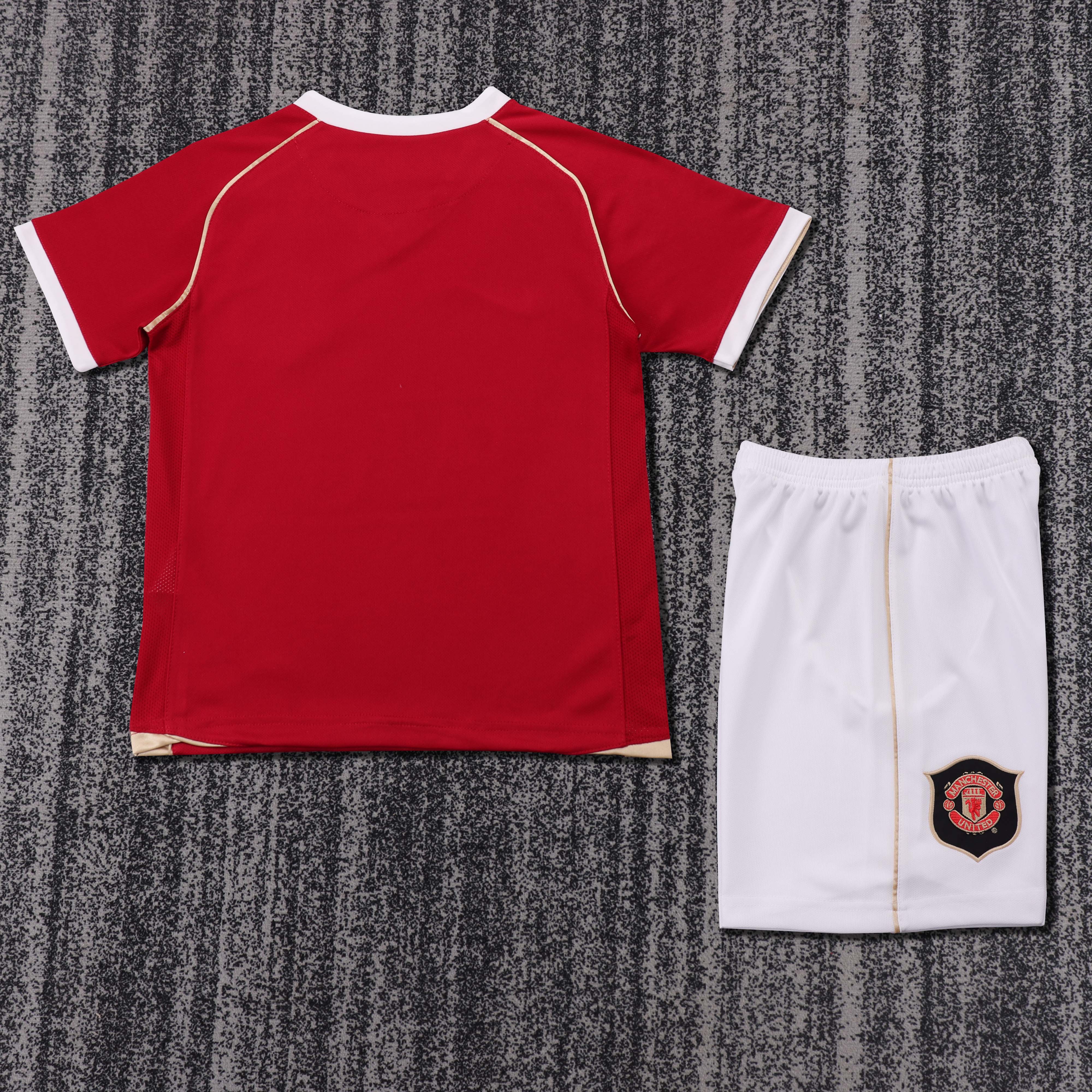 Kids Retro Man Utd 06/07 Home