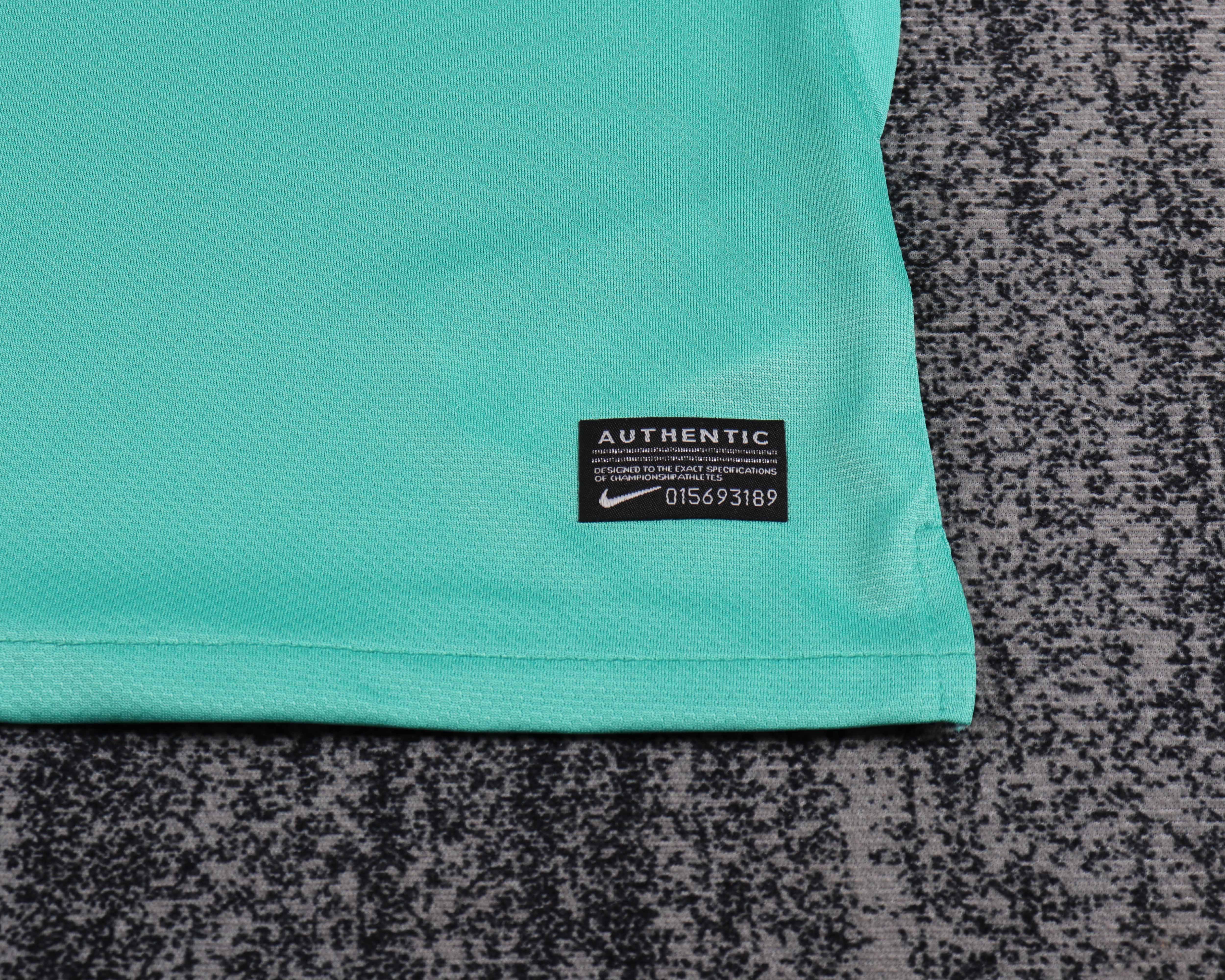 Kids kit Barcelona 10/11 Away