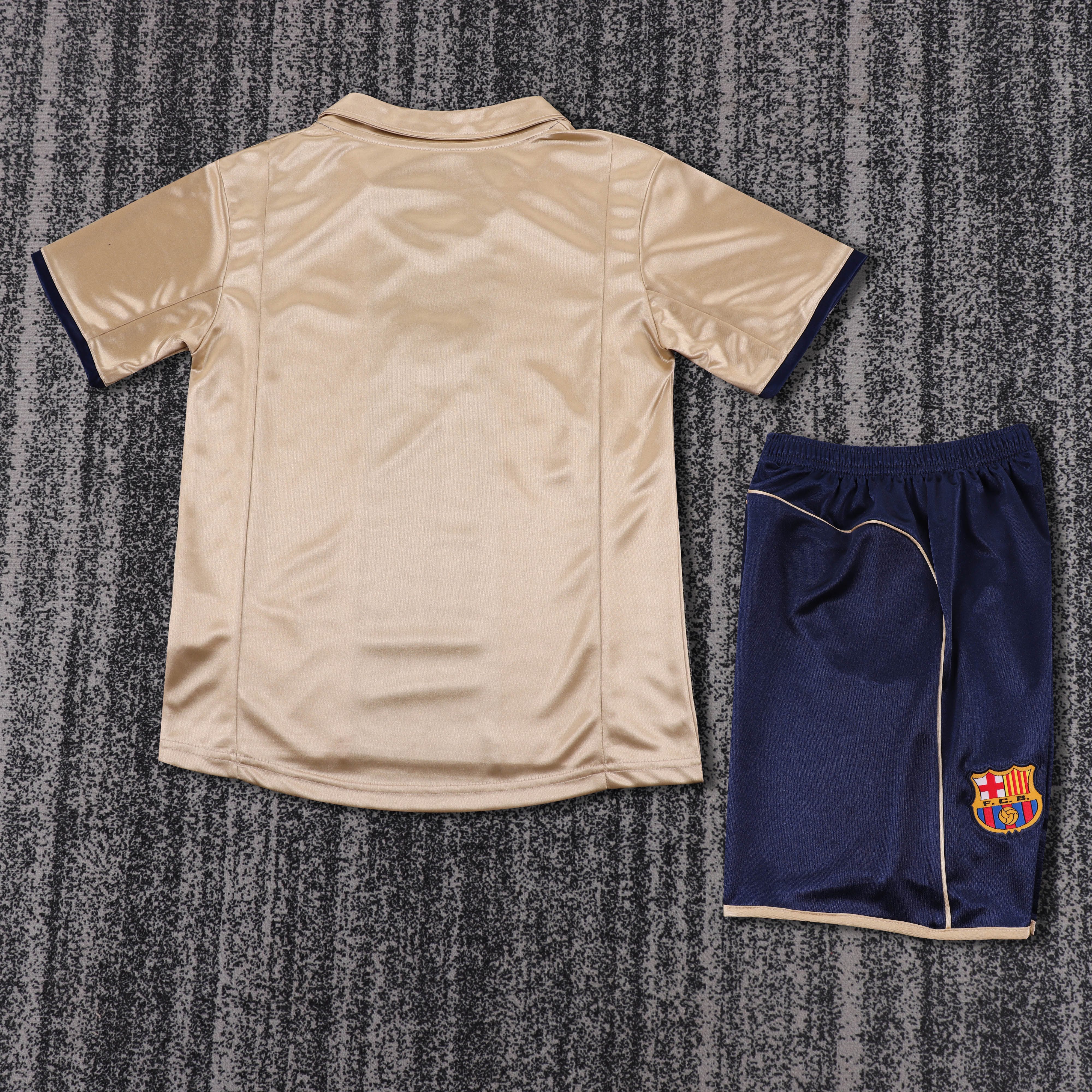 Kids kit Barcelona 01/02 Away
