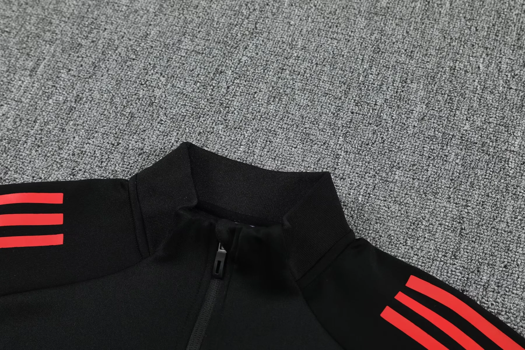 2526 LVP Full zipper Training suit Black