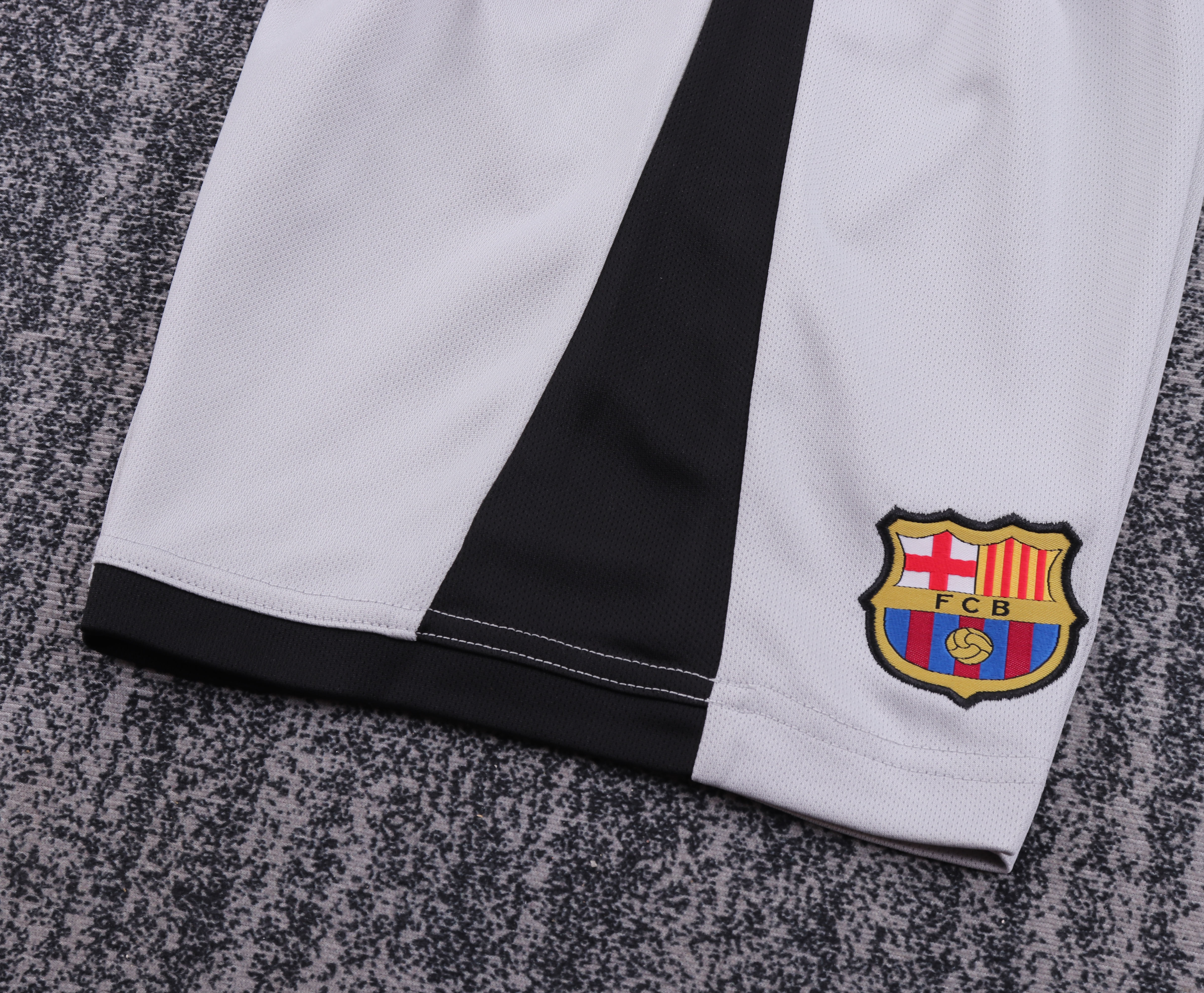 Kids kit Barcelona 03/04 Away