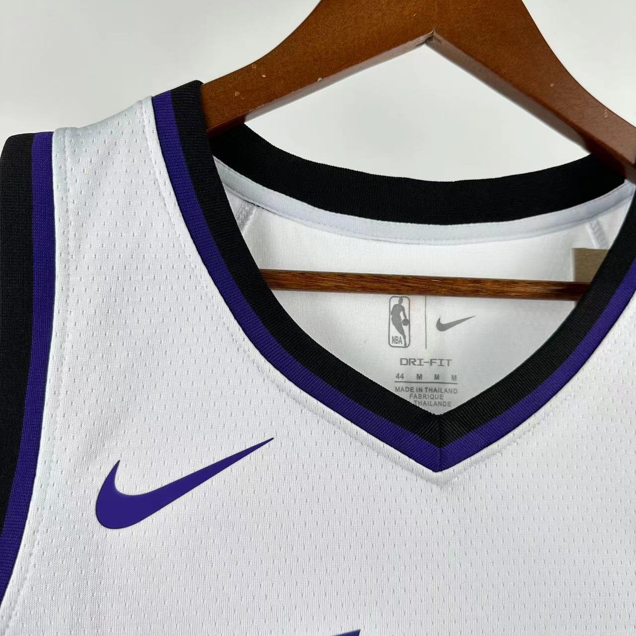 24 SEASON SACRAMENTO KINGS WHITE  #18