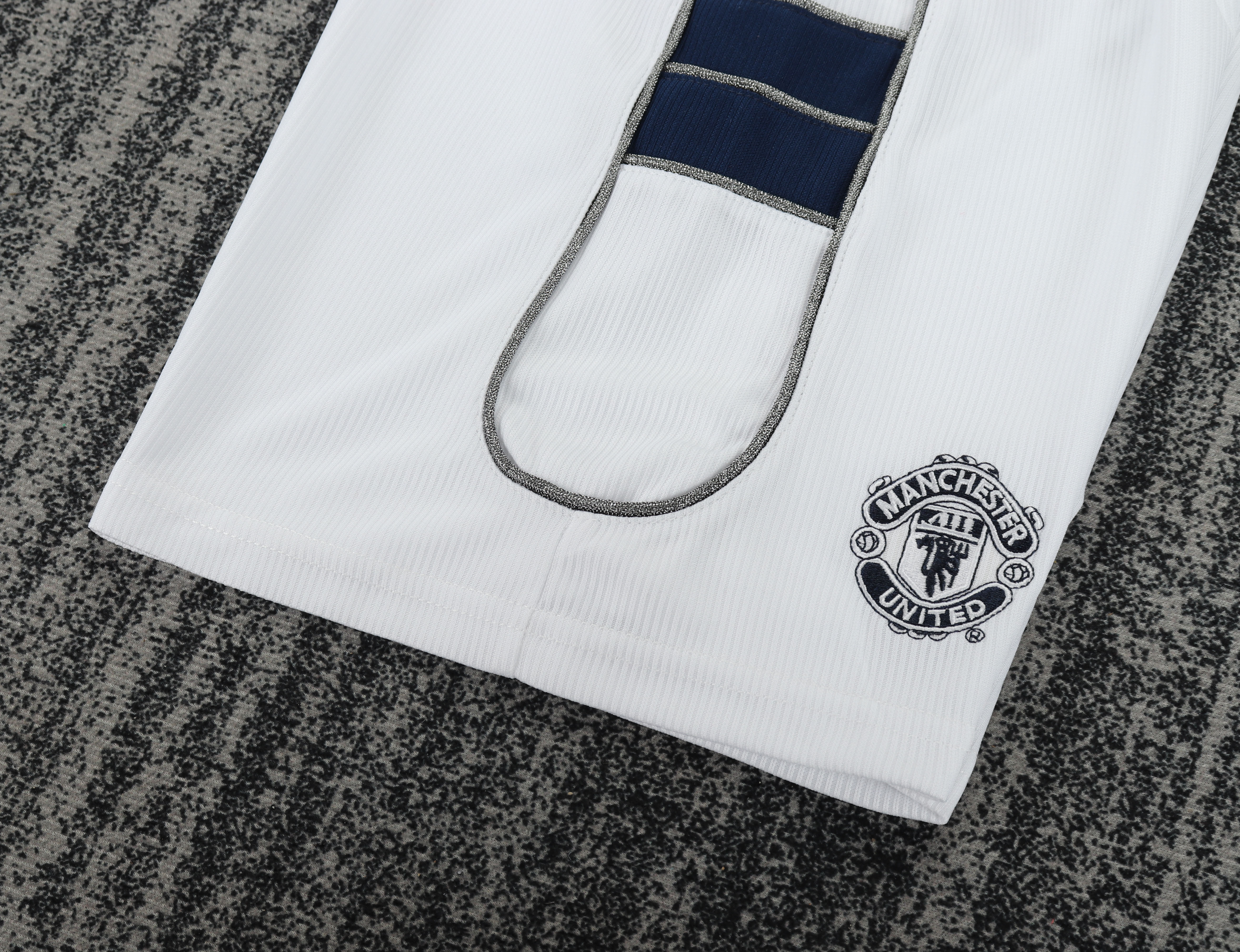 Kids Retro Man Utd 00/01 Away