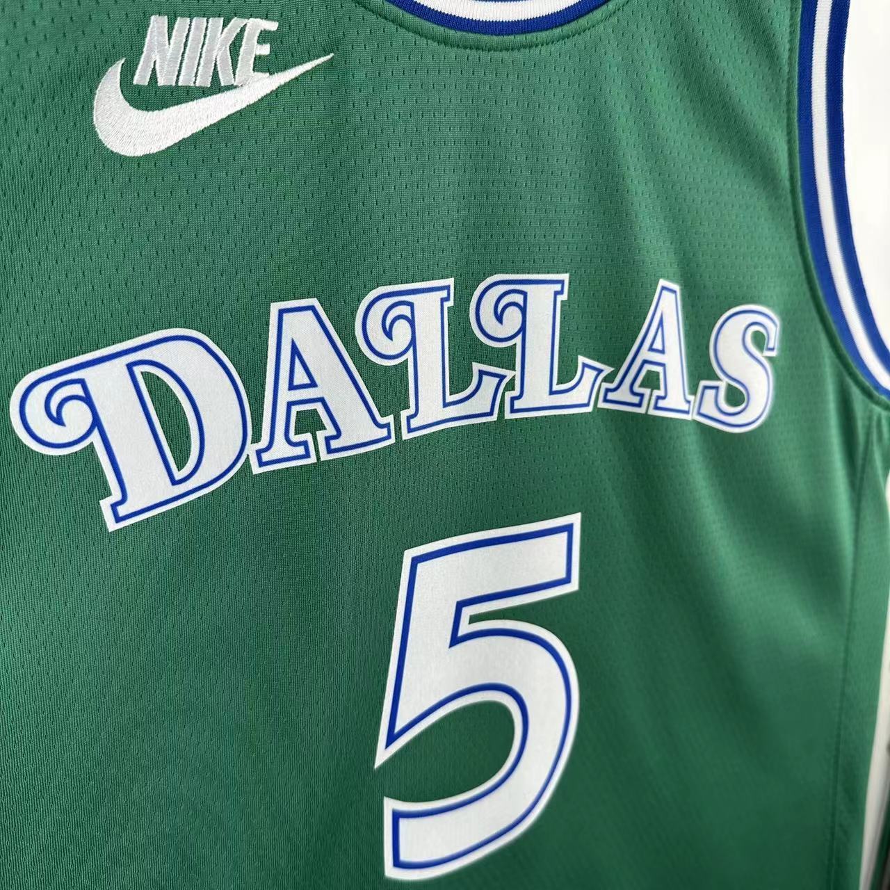 26 Season Mavericks Green #5 Russell