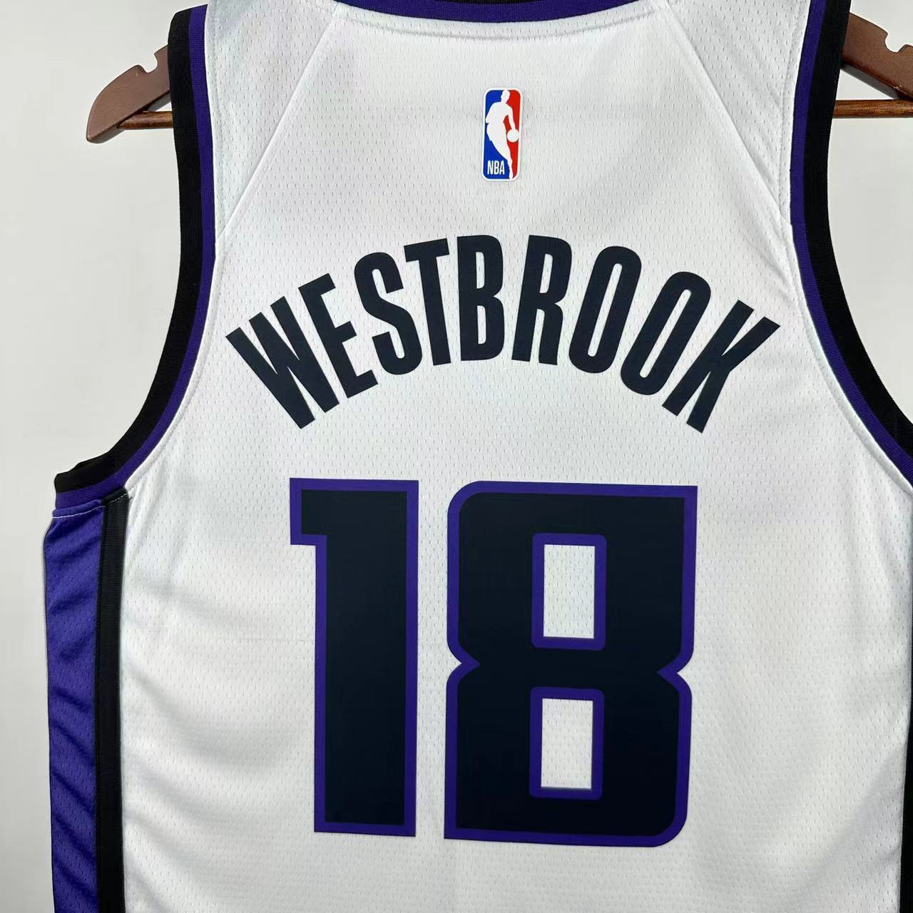 24 SEASON SACRAMENTO KINGS WHITE  #18