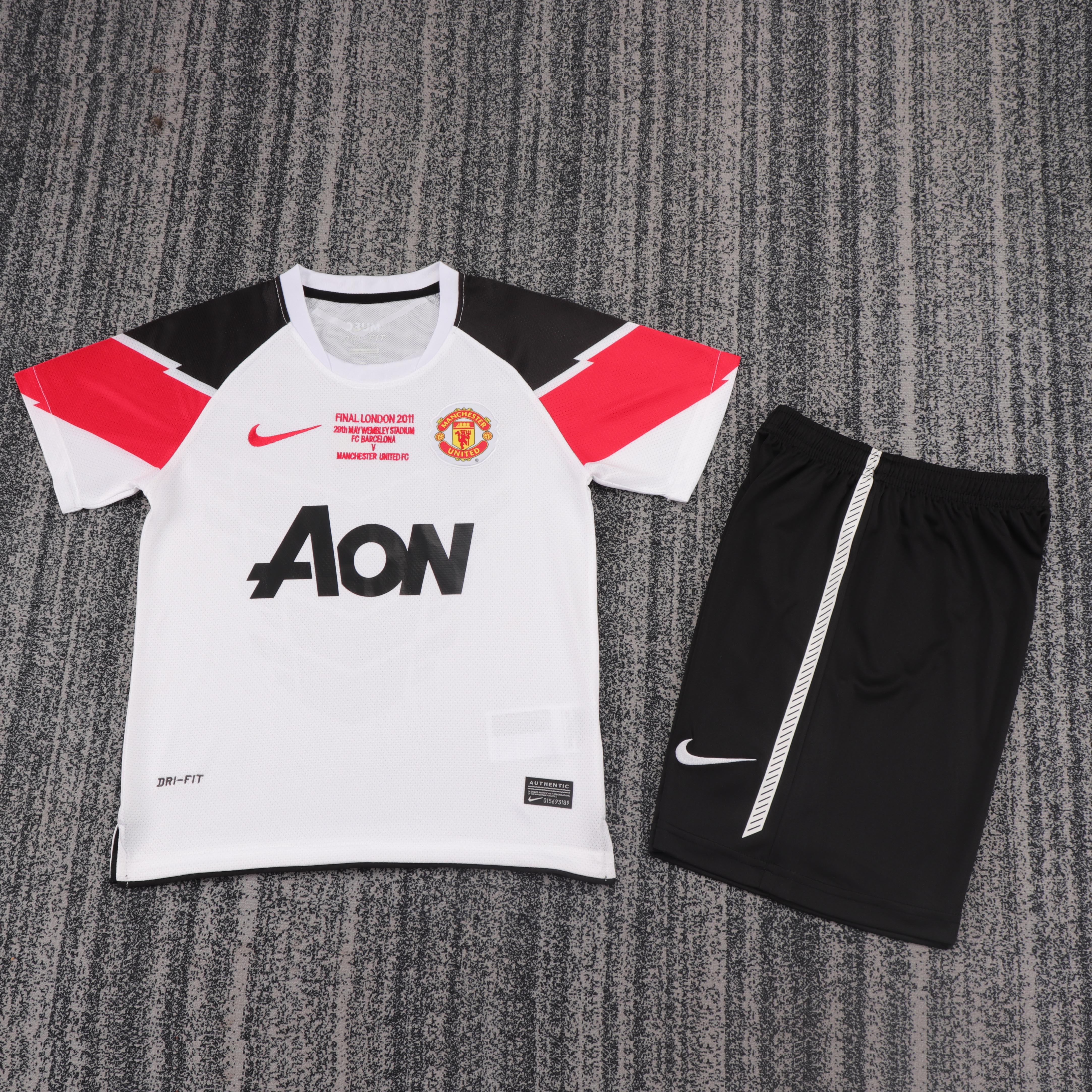 Kids Retro Man Utd 11/12 Away UCL