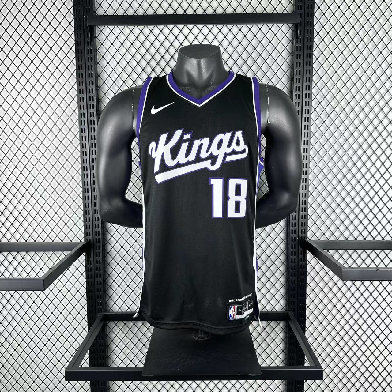 24 SEASON SACRAMENTO KINGS BLACK #18
